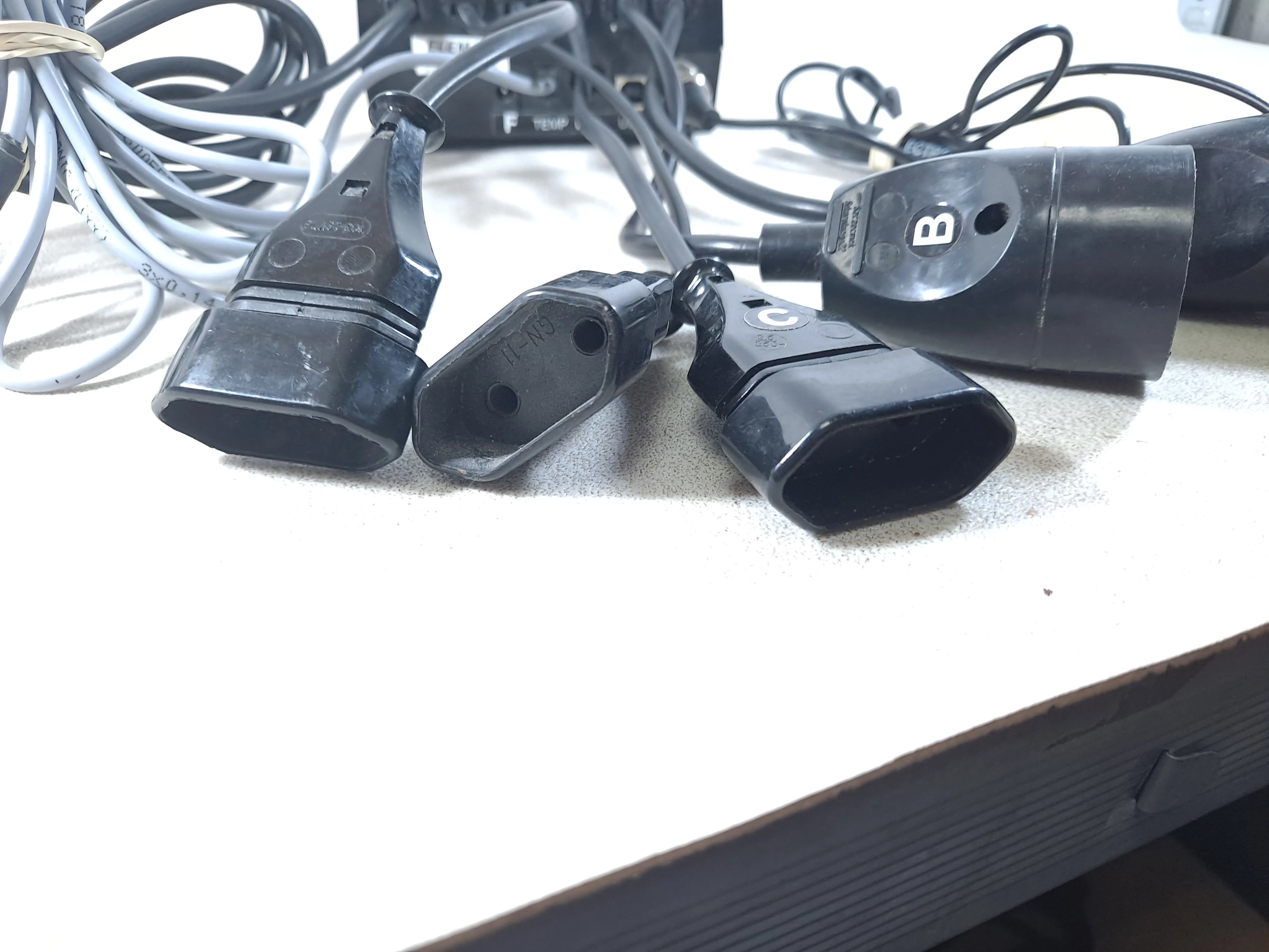 sterownik-akwarium-elemac-sa-03-okablowanie-plac-wolnosci-5-grojec