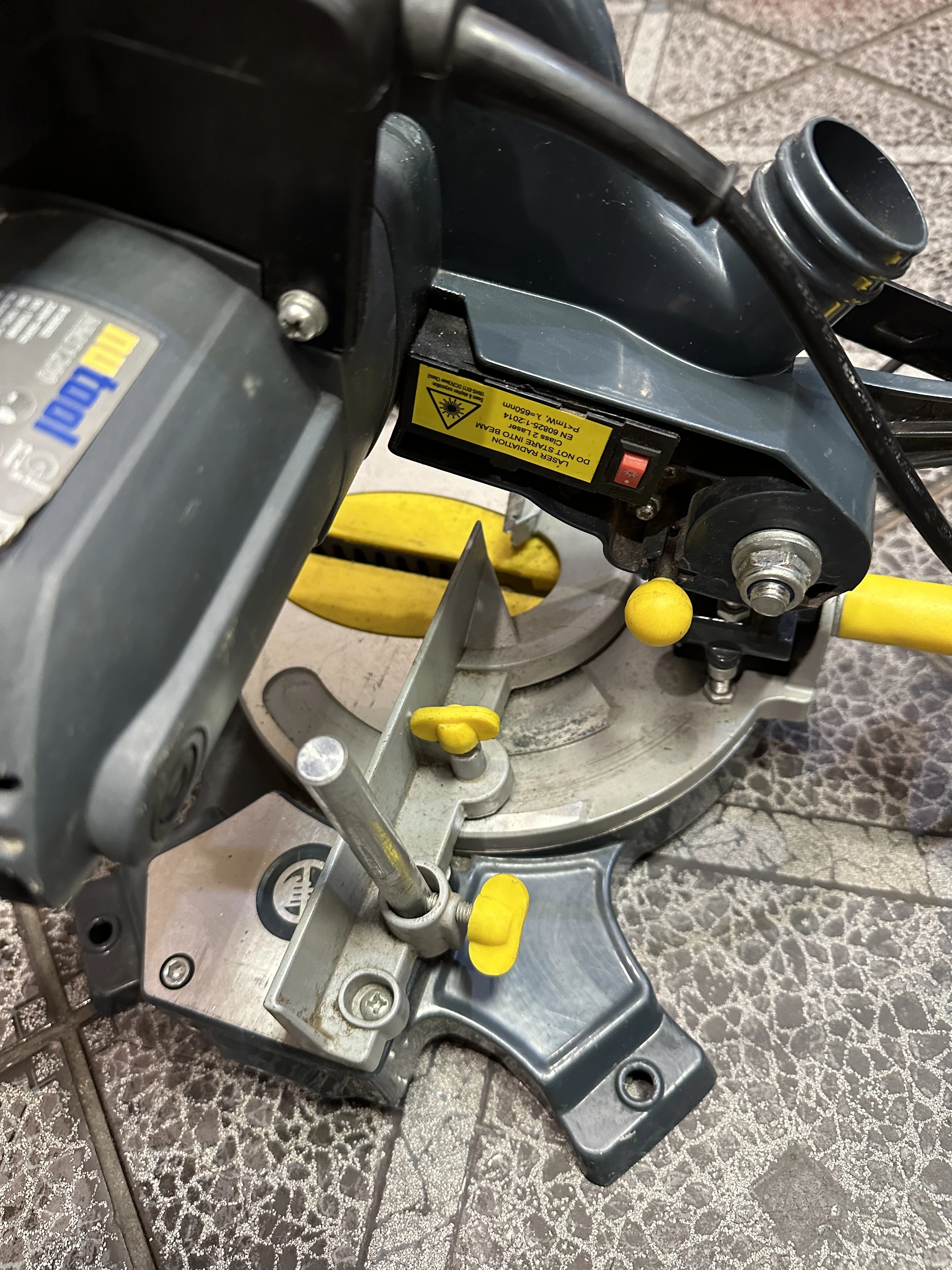 pila-ukosnica-z-przesuwem-nutool-nms1200-srednica-tarczy-210