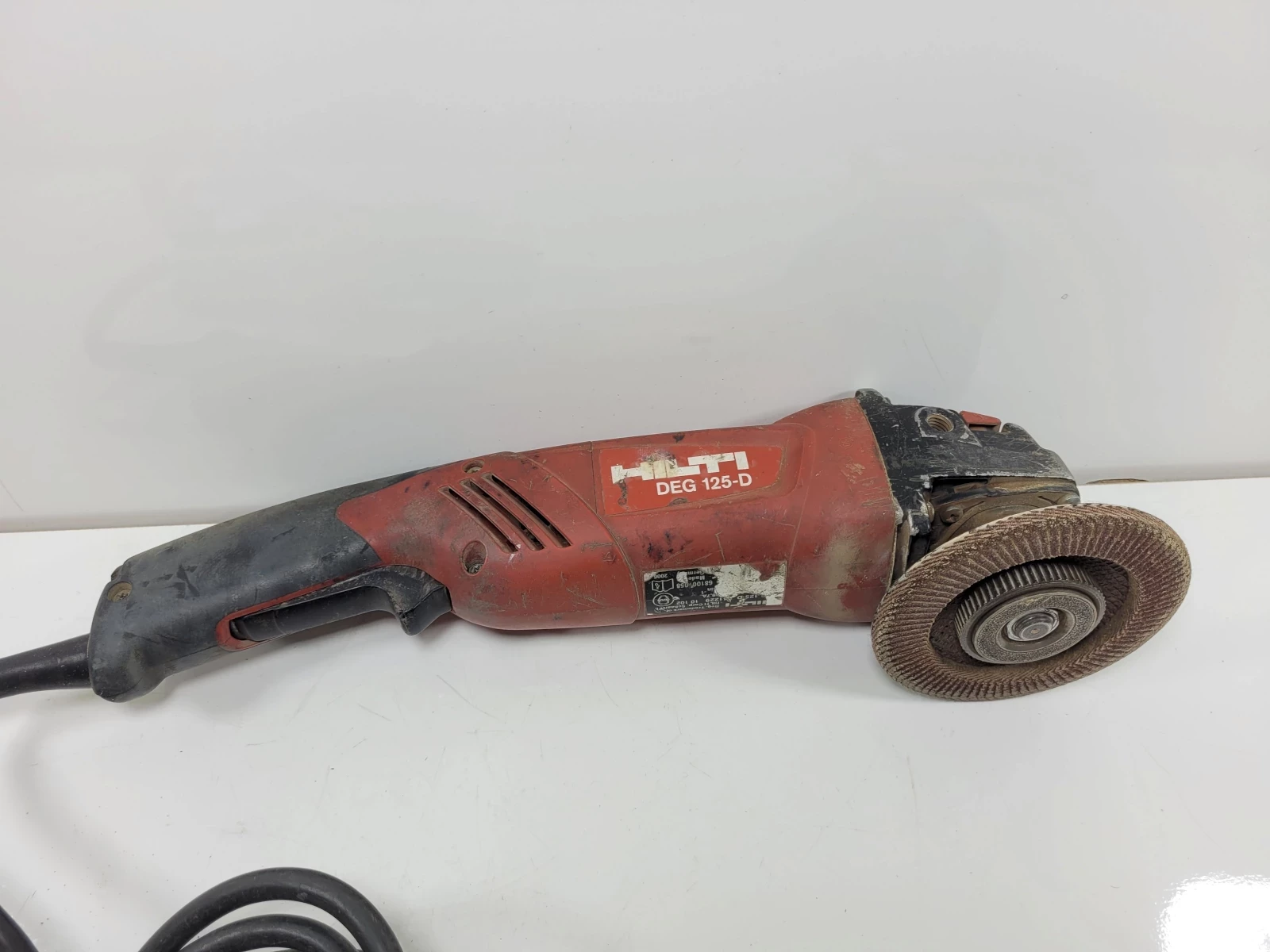 szlifierka-katowa-hilti-deg-125-d-marka-hilti