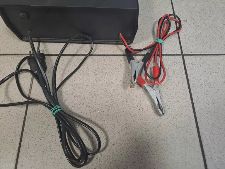 prostownik-prostel-car-12v-15a-stan-uzywany