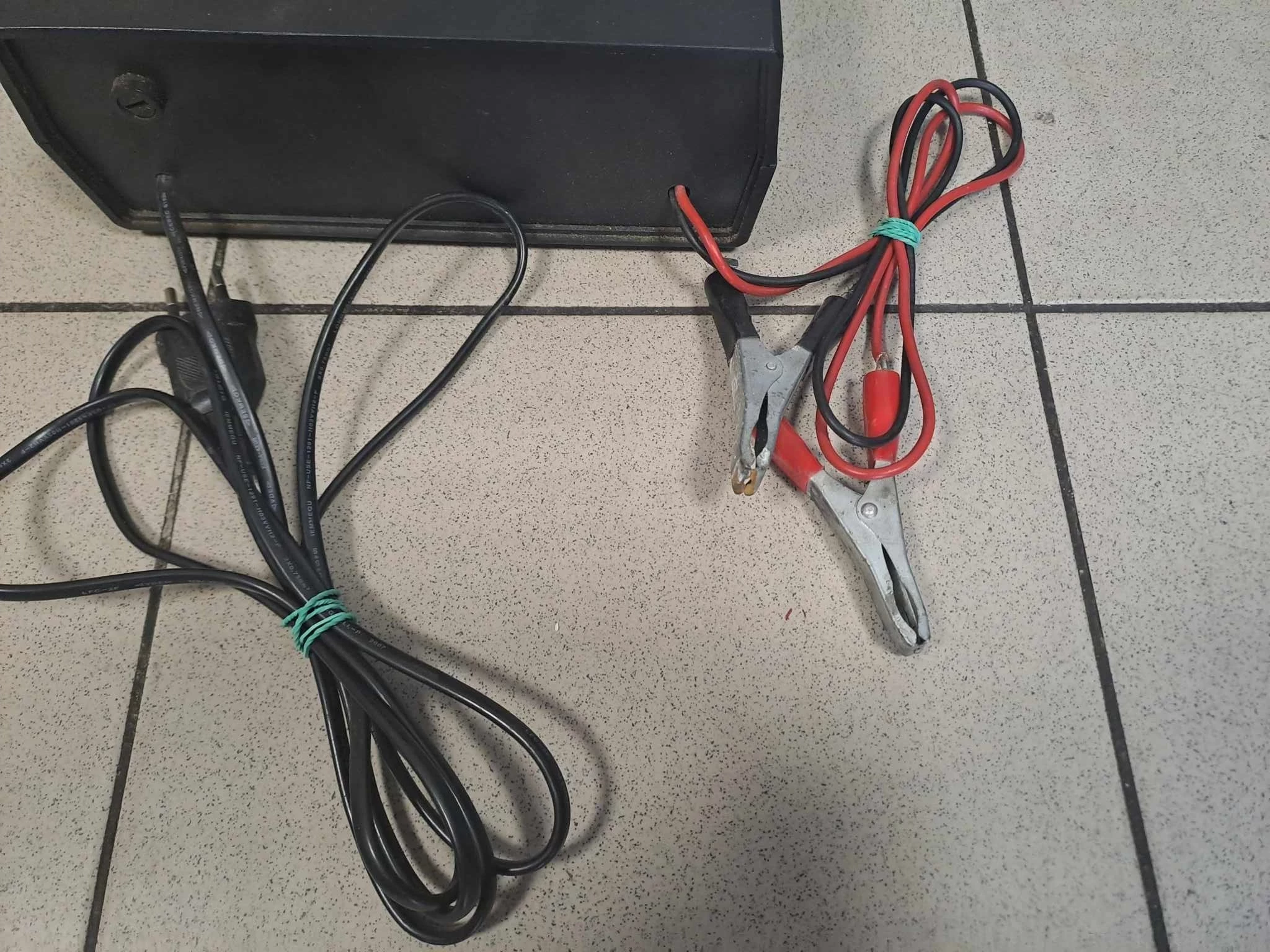 prostownik-prostel-car-12v-15a-stan-uzywany