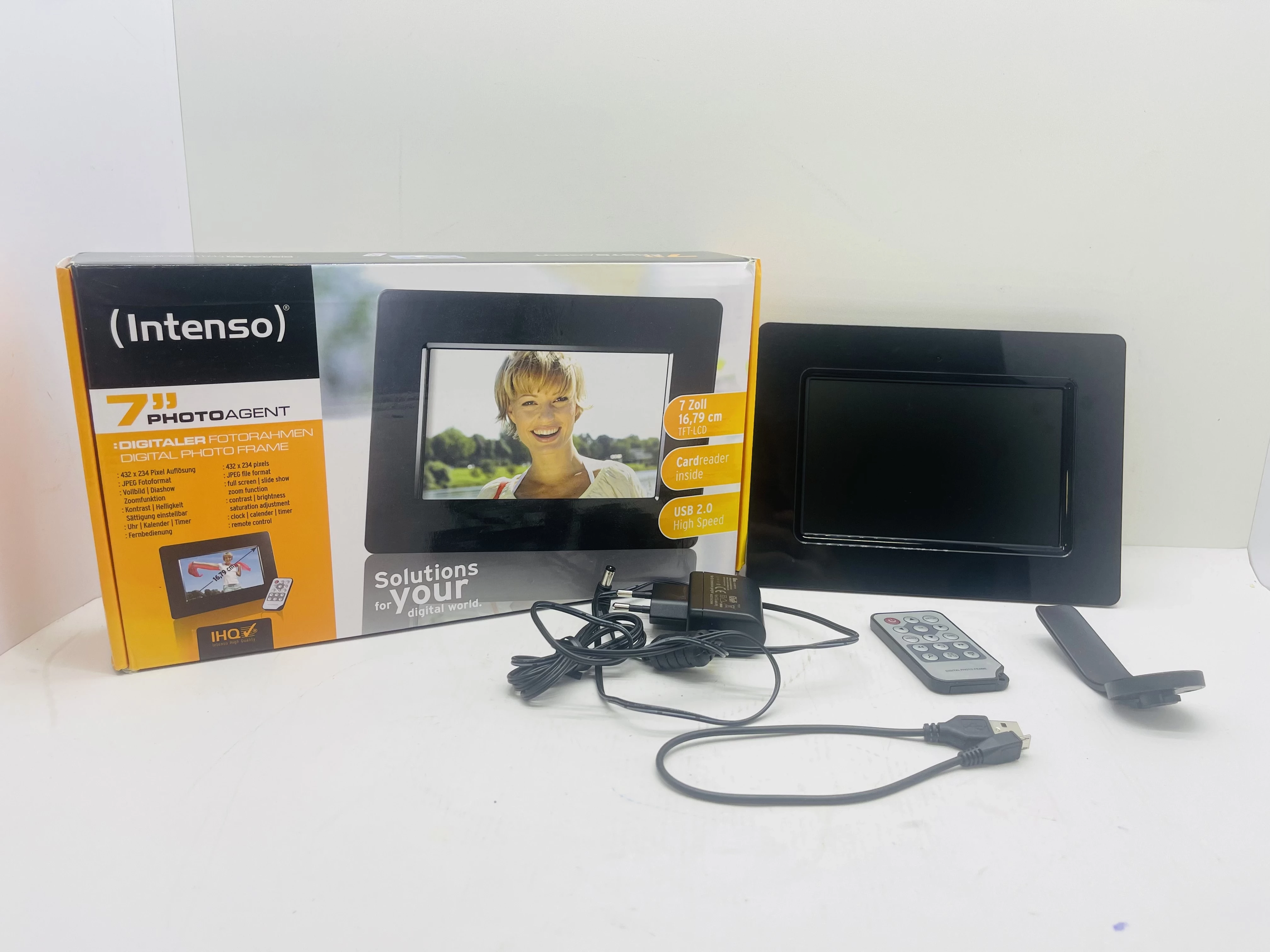 multimedialna-ramka-na-zdjecia-intenso-7-photoag-kosciuszki-33a-ilawa