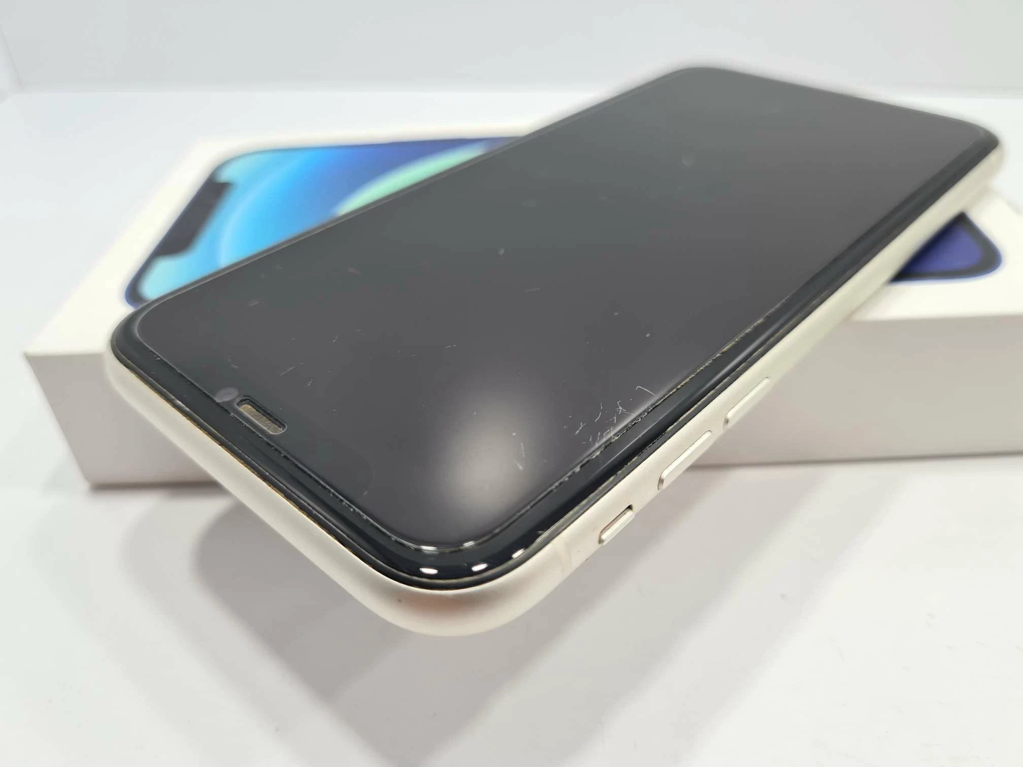 iphone-11-64gb-szklo-hartowane-etui-komplet-przekatna-ekranu-61