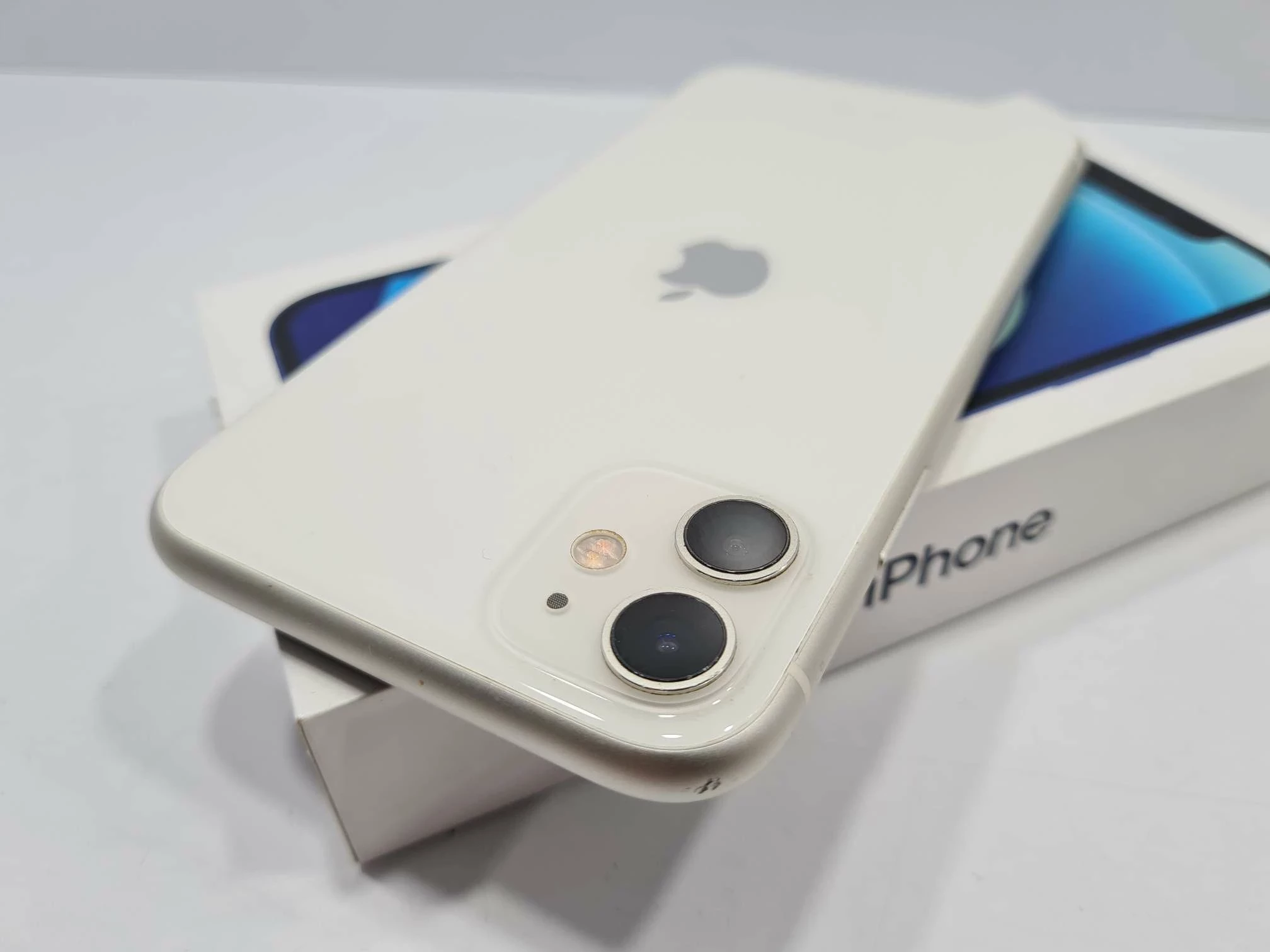 iphone-11-64gb-szklo-hartowane-etui-komplet-pojemnosc-akumulatora-3110