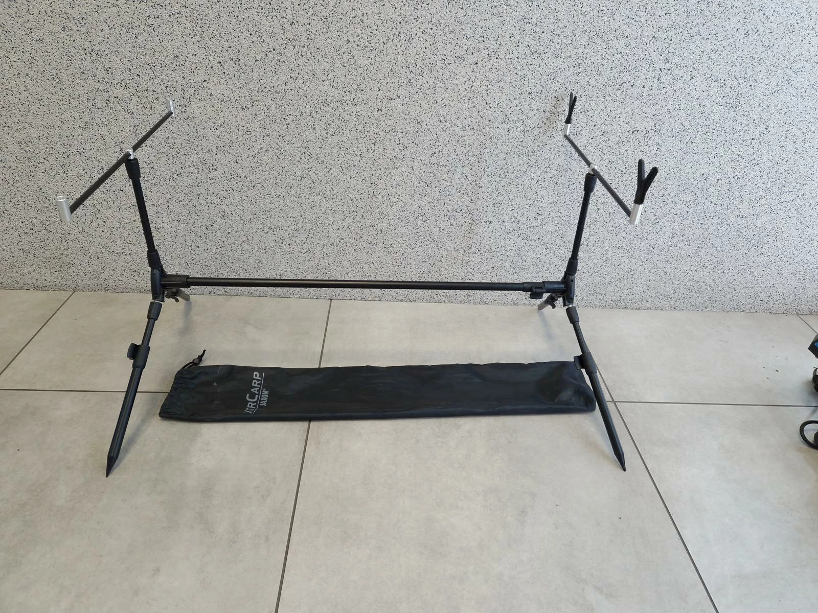 stanowisko-karpiowe-stojak-2-wedki-jaxon-srodmiejska-22a-jarocin