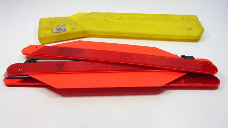 TRÓJKĄT OSTRZEGAWCZY DROGOWY