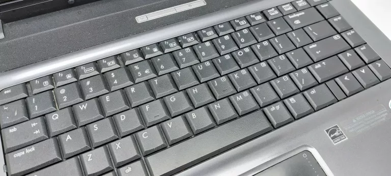 laptop-hp-550-przekatna-ekranu-154