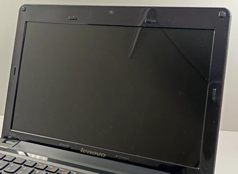 LAPTOP LENOVO S205 E-450 / 4 GB RAM / 250 GB HDD