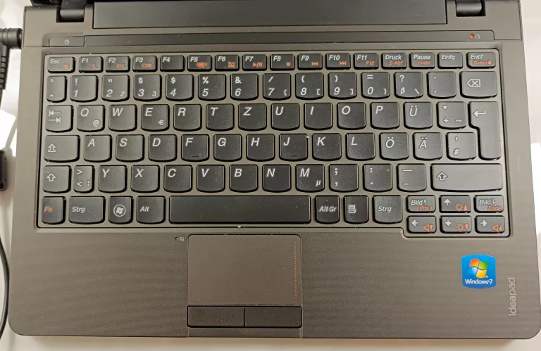LAPTOP LENOVO S205 E-450 / 4 GB RAM / 250 GB HDD