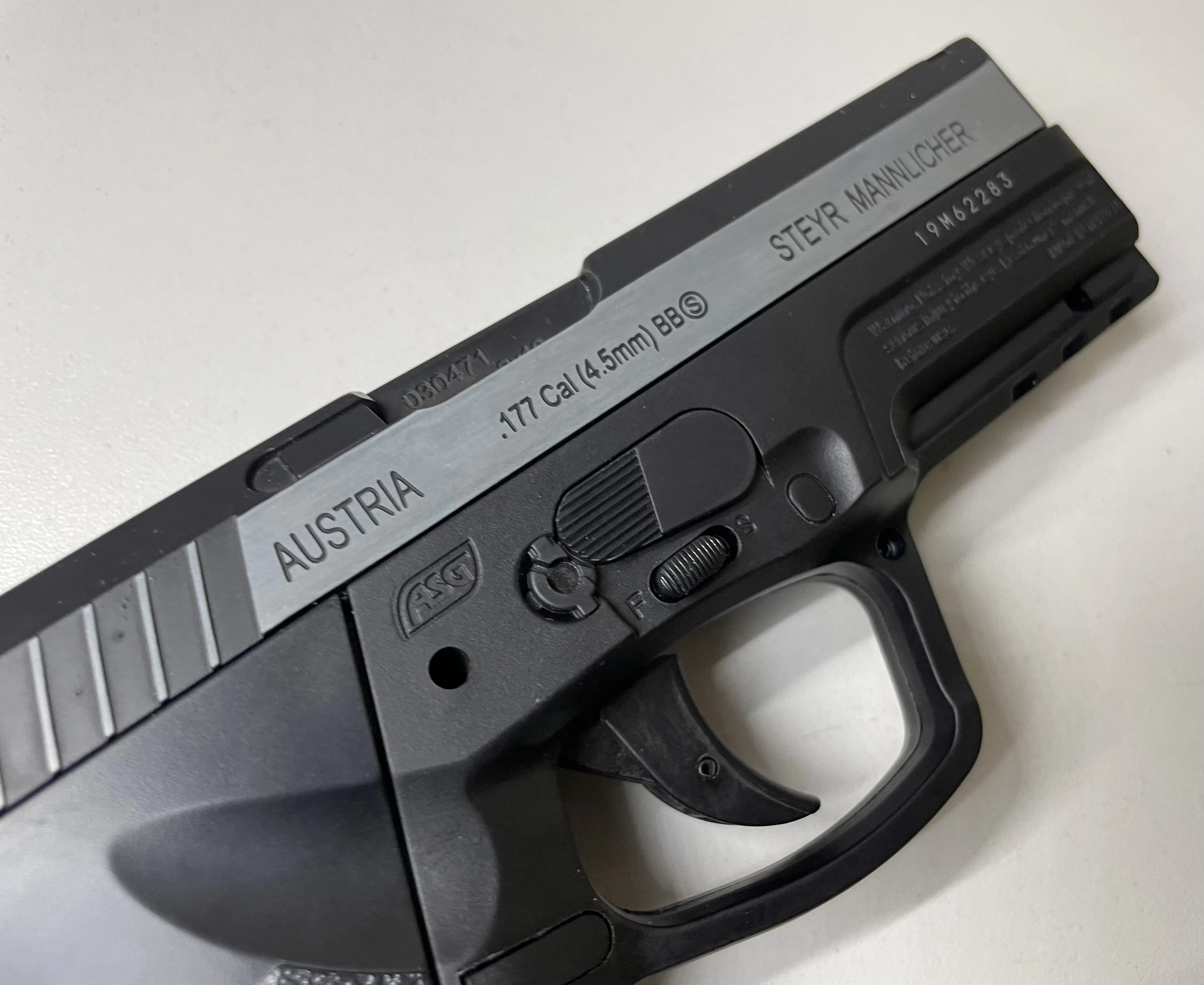 wiatrowka-steyr-m9-a1-dual-tone-metal-45mmopis-marka-asg