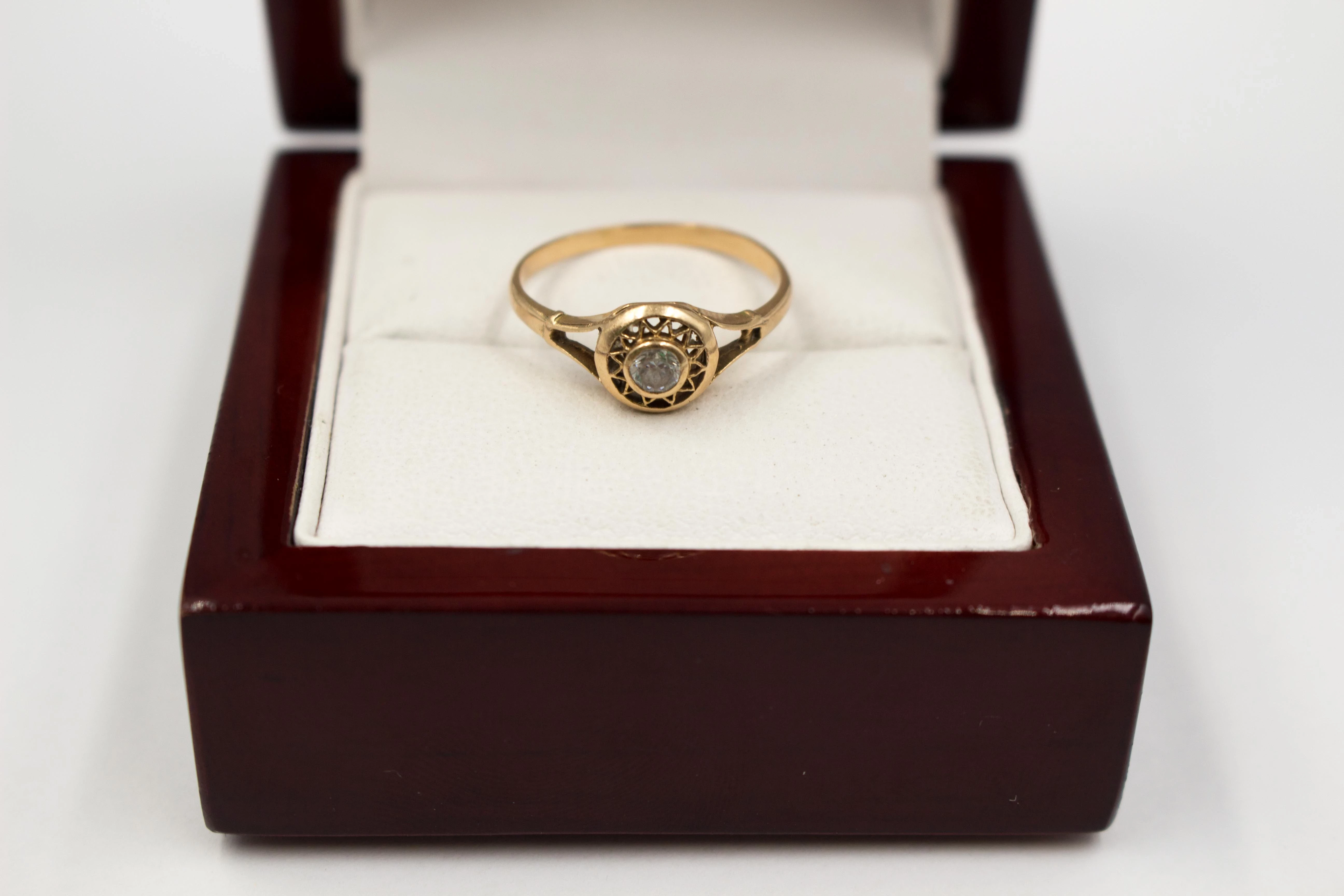 promocja-ladny-zloty-pierscionek-z-cyrkonia-pilsudskiego-57-marki