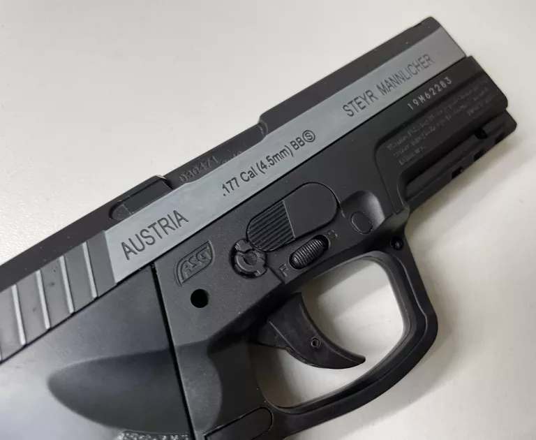 WIATRÓWKA STEYR M9-A1 DUAL TONE METAL 4,5MM/OPIS