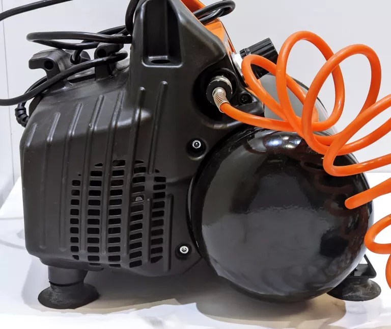 KOMPRESOR BEZOLEJOWY BLACK+DECKER 8213295BND305
