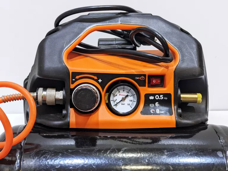 KOMPRESOR BEZOLEJOWY BLACK+DECKER 8213295BND305