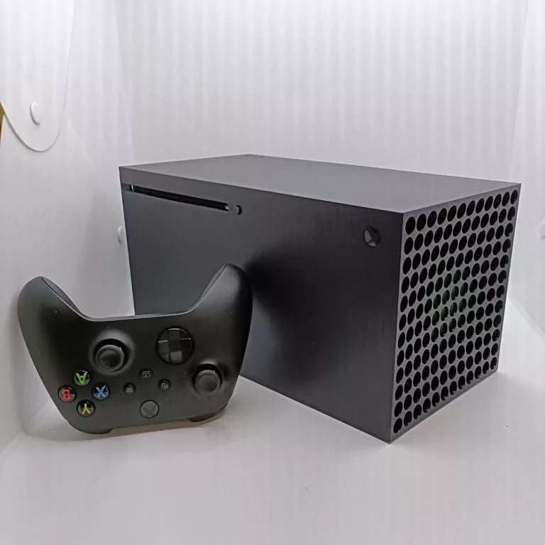 KONSOLA XBOX SERIES X + PAD