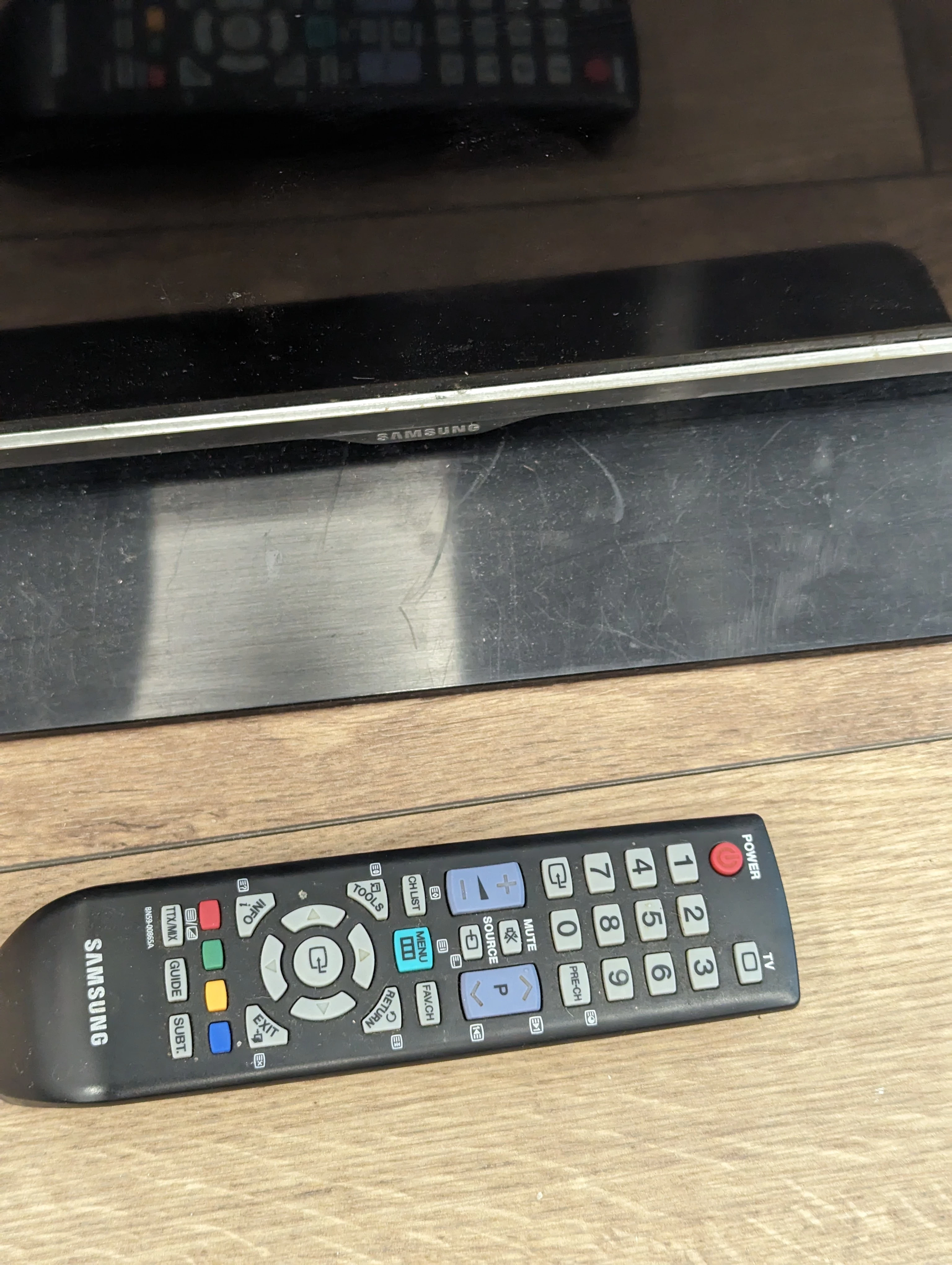 tv-samsung-ue32h5000aw-odbior-osobisty-kod-producenta-ue32h5000aw