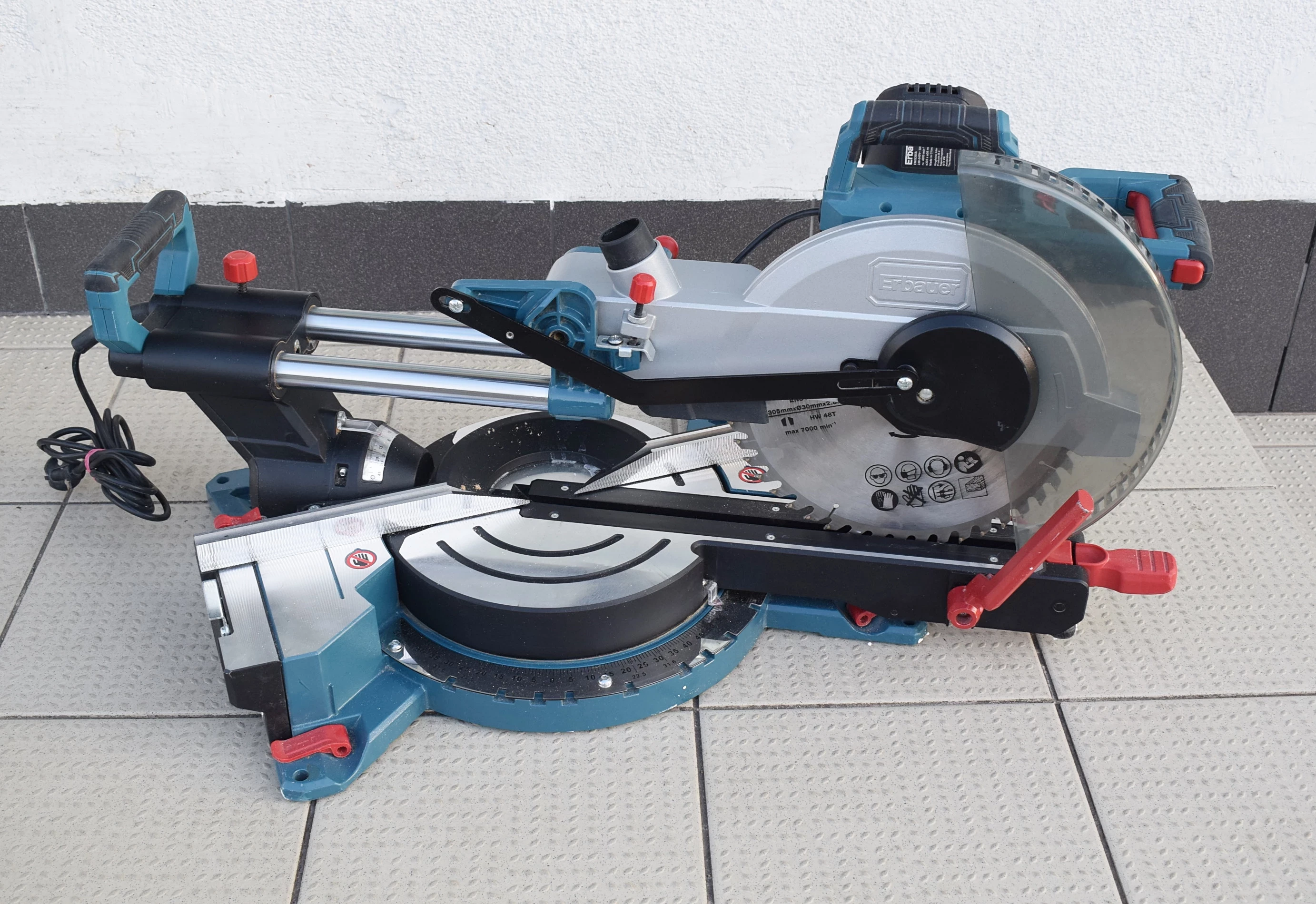 ukosnica-z-posuwem-erbauer-1800-w-305-mm-os-piastowskie-74a-poznan