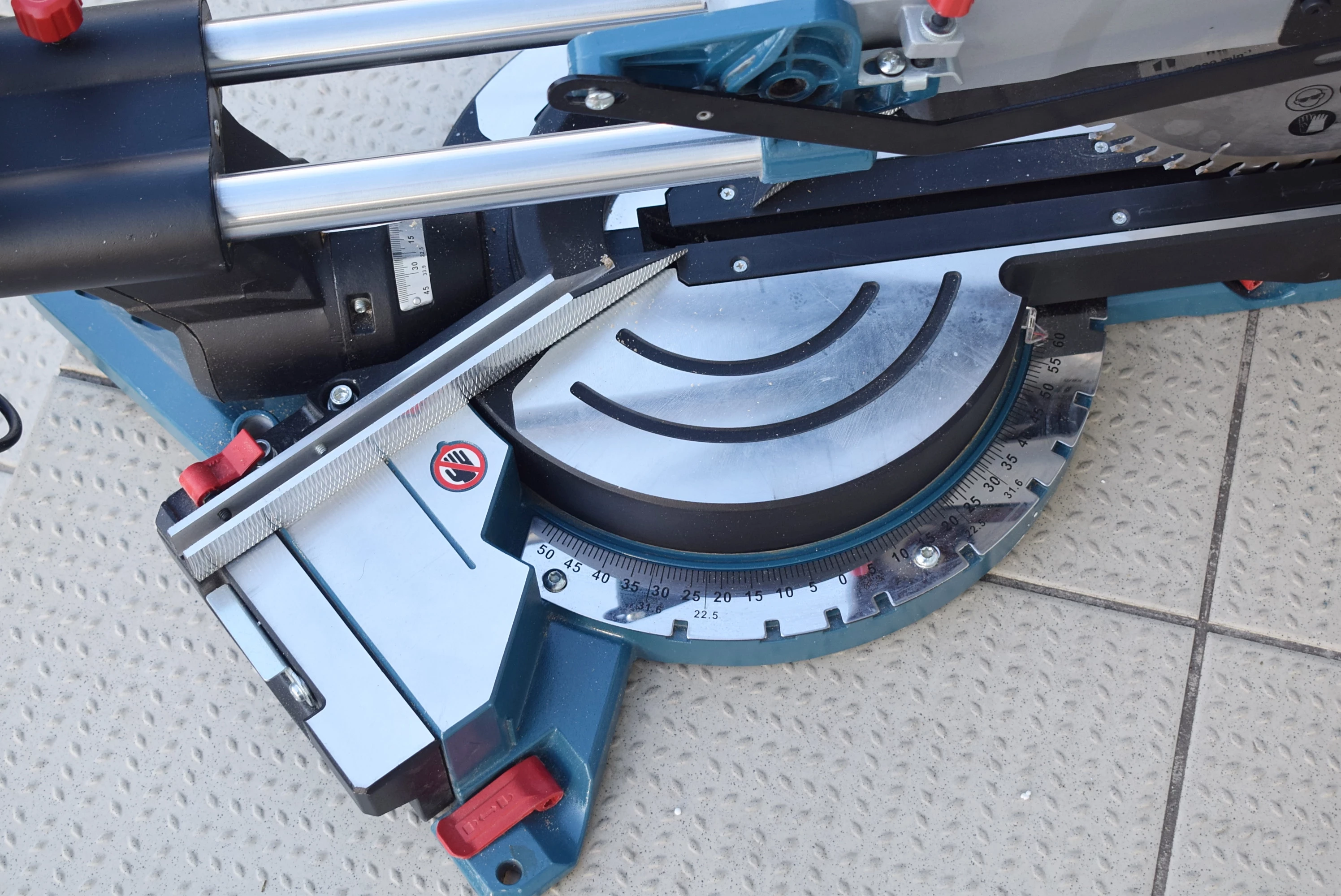 ukosnica-z-posuwem-erbauer-1800-w-305-mm-marka-erbauer