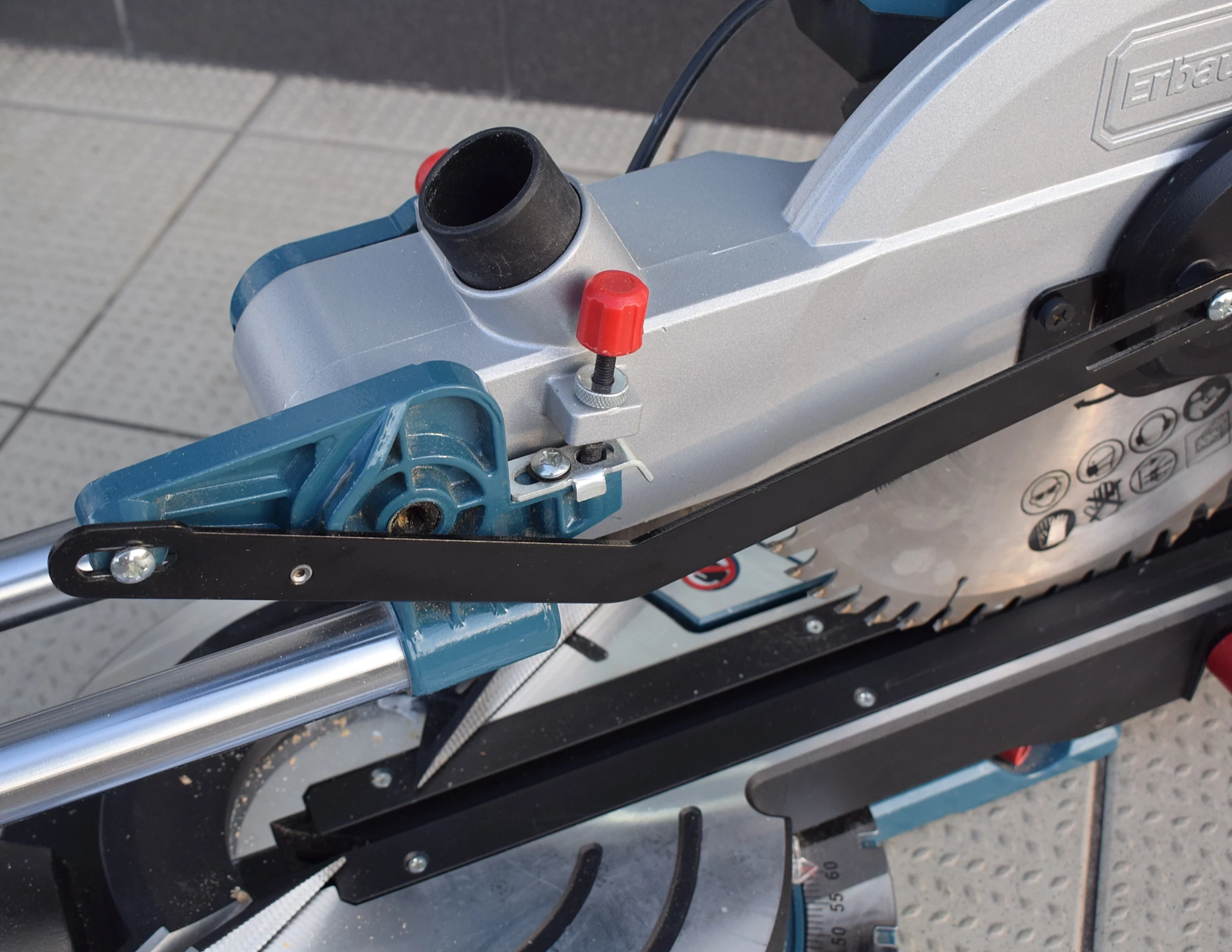 ukosnica-z-posuwem-erbauer-1800-w-305-mm-os-piastowskie-74a-poznan