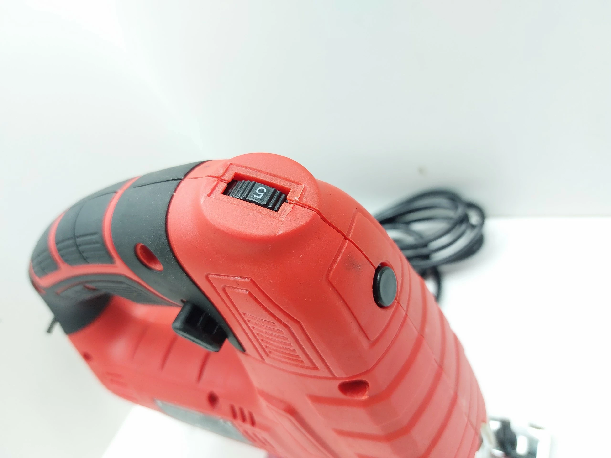 wyrzynarka-myproject-800w-bn-mocowanie-brzeszczotu-chwyt-typu-t