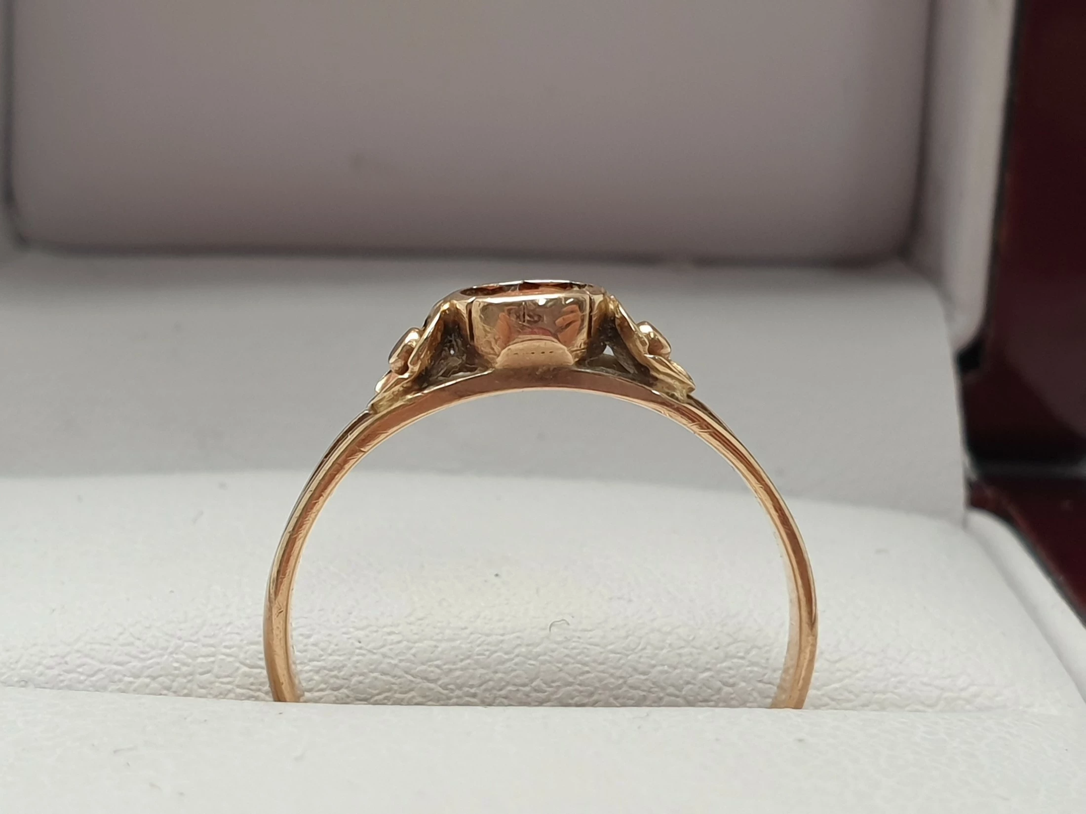 zloty-pierscionek-z-koralem-pr585-w148g-r14-material-zloto