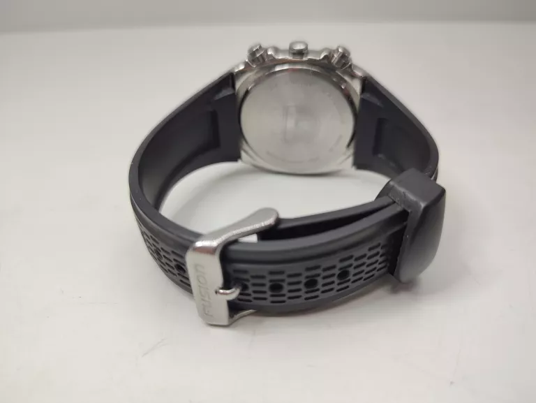 zegarek-lorus-na-pasku-fusion-typ-nareczny