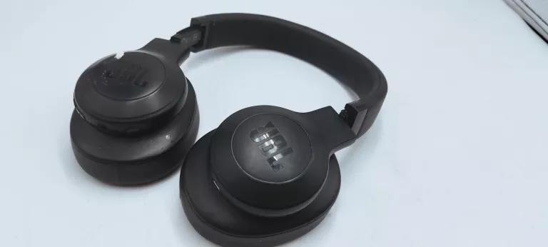 SŁUCHAWKI BEZPRZEWODOWE NAUSZNE JBL E500BT