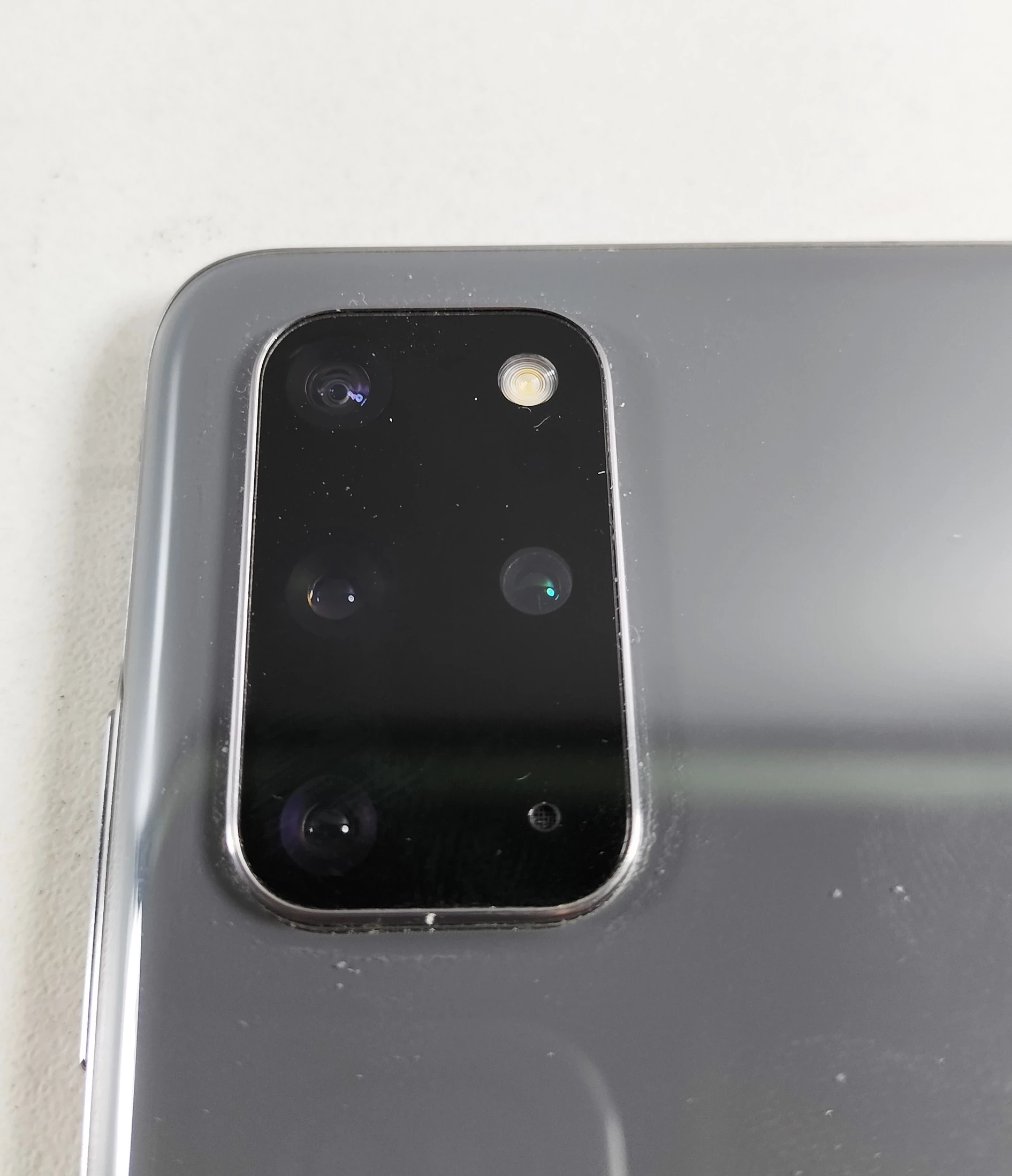 telefon-samsung-galaxy-s-20-5g-przekatna-ekranu-670