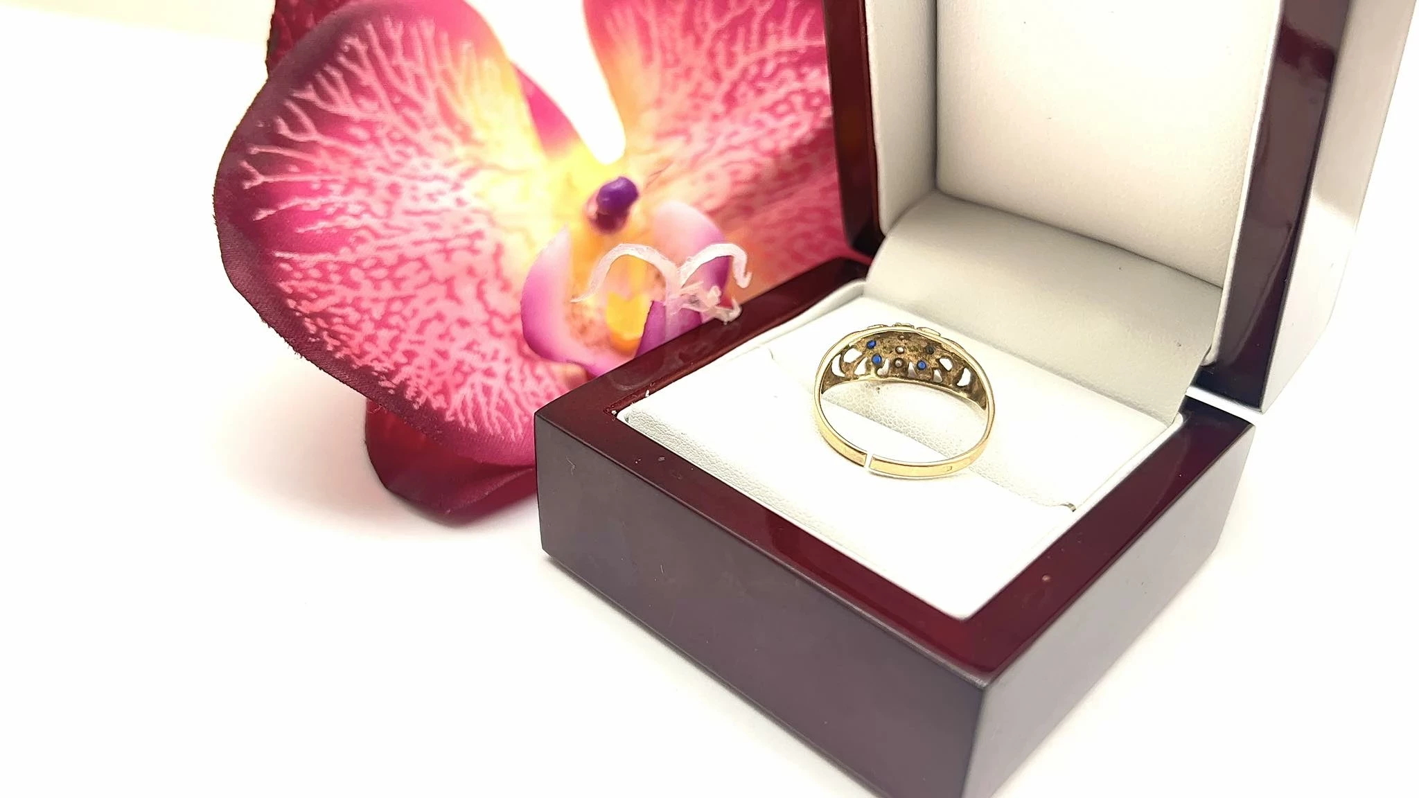 piekny-zloty-pierscionek-218-585-pekniety-marka-bez-marki