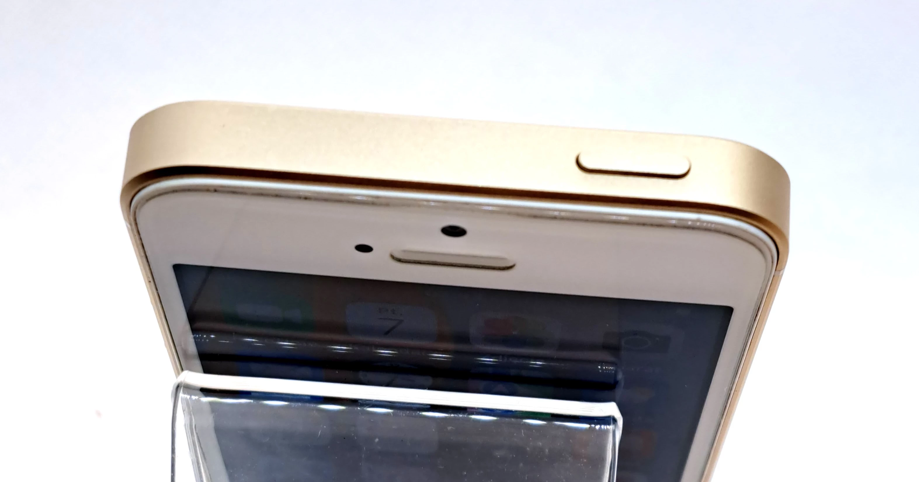 iphone-apple-se-32gb-zloty-100-bateria-jak-nowy-system-operacyjny-ios