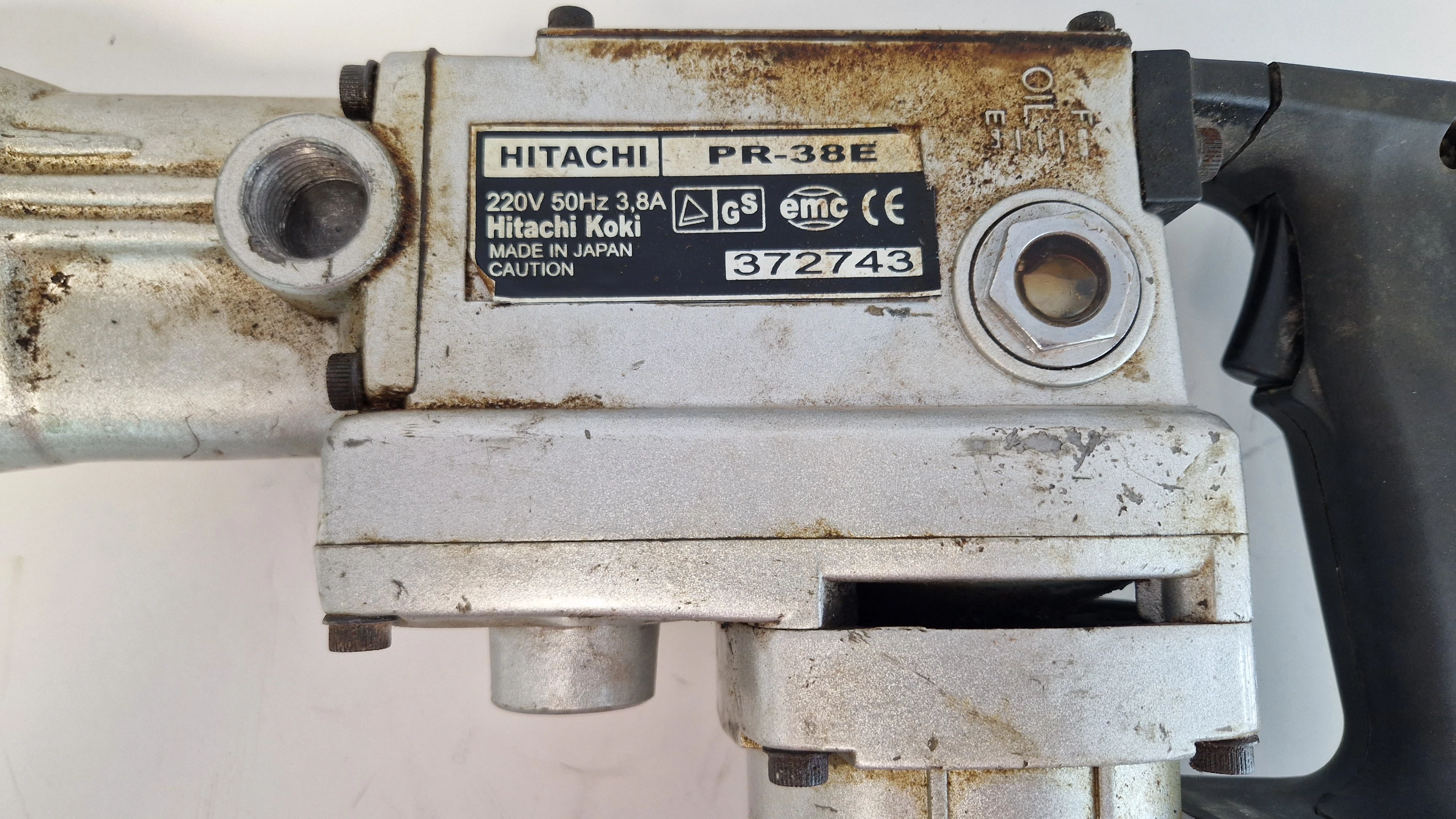 mlot-udarowy-hitachi-pr-38e-walizka-typ-uchwytu-szesciokatny