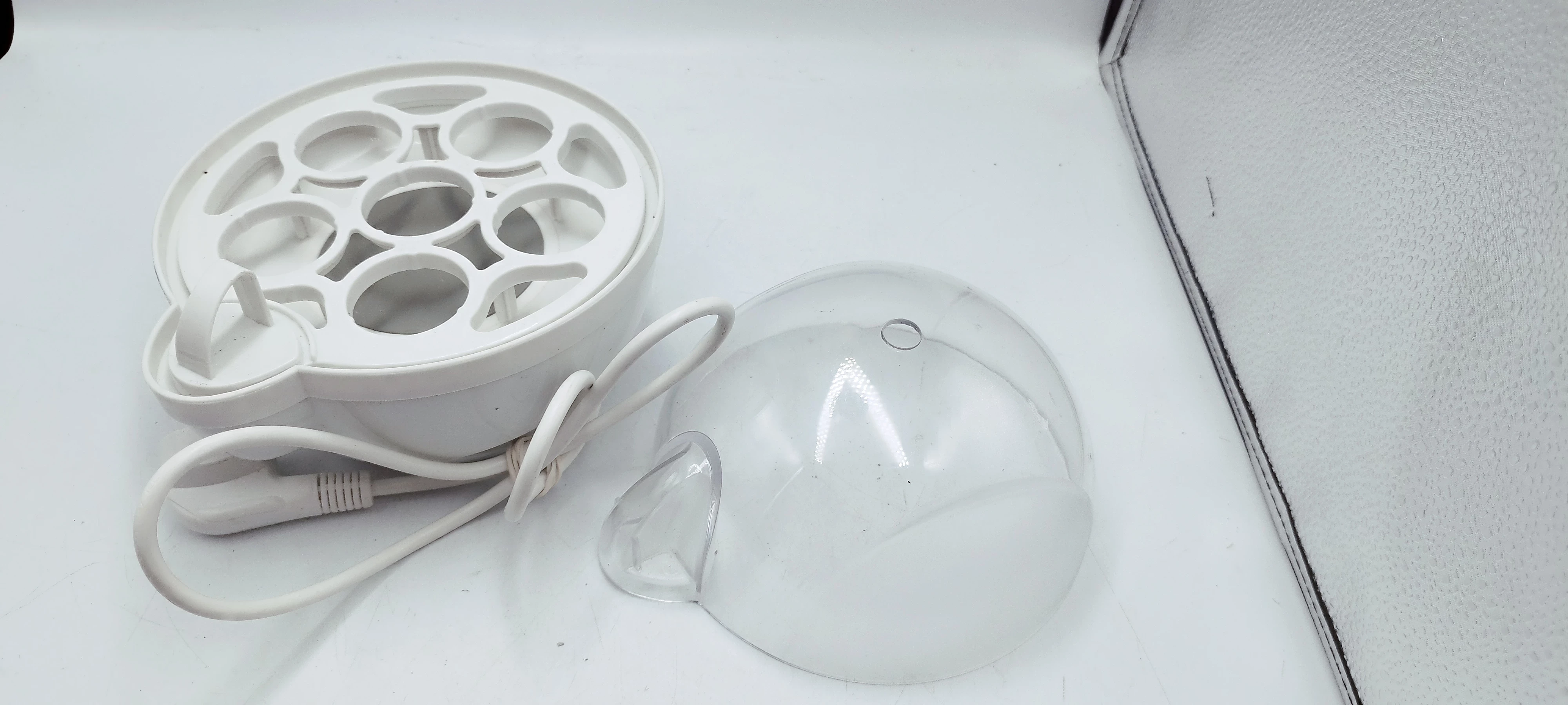 jajowar-sewrin-kolor-dominujacy-bialy