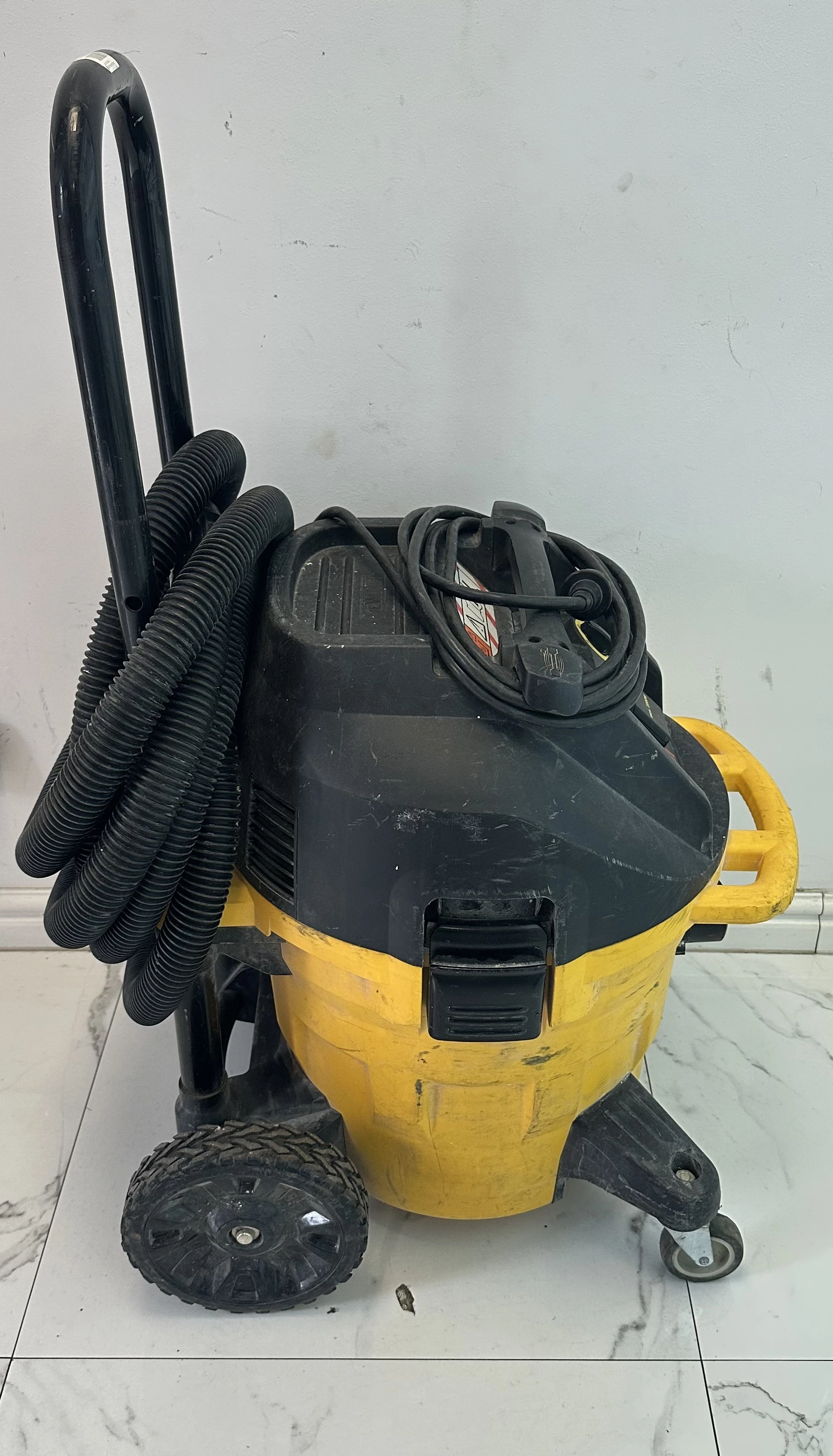 odkurzacz-przemyslowy-dewalt-dwv902l-pojemnosc-zbiornika-38