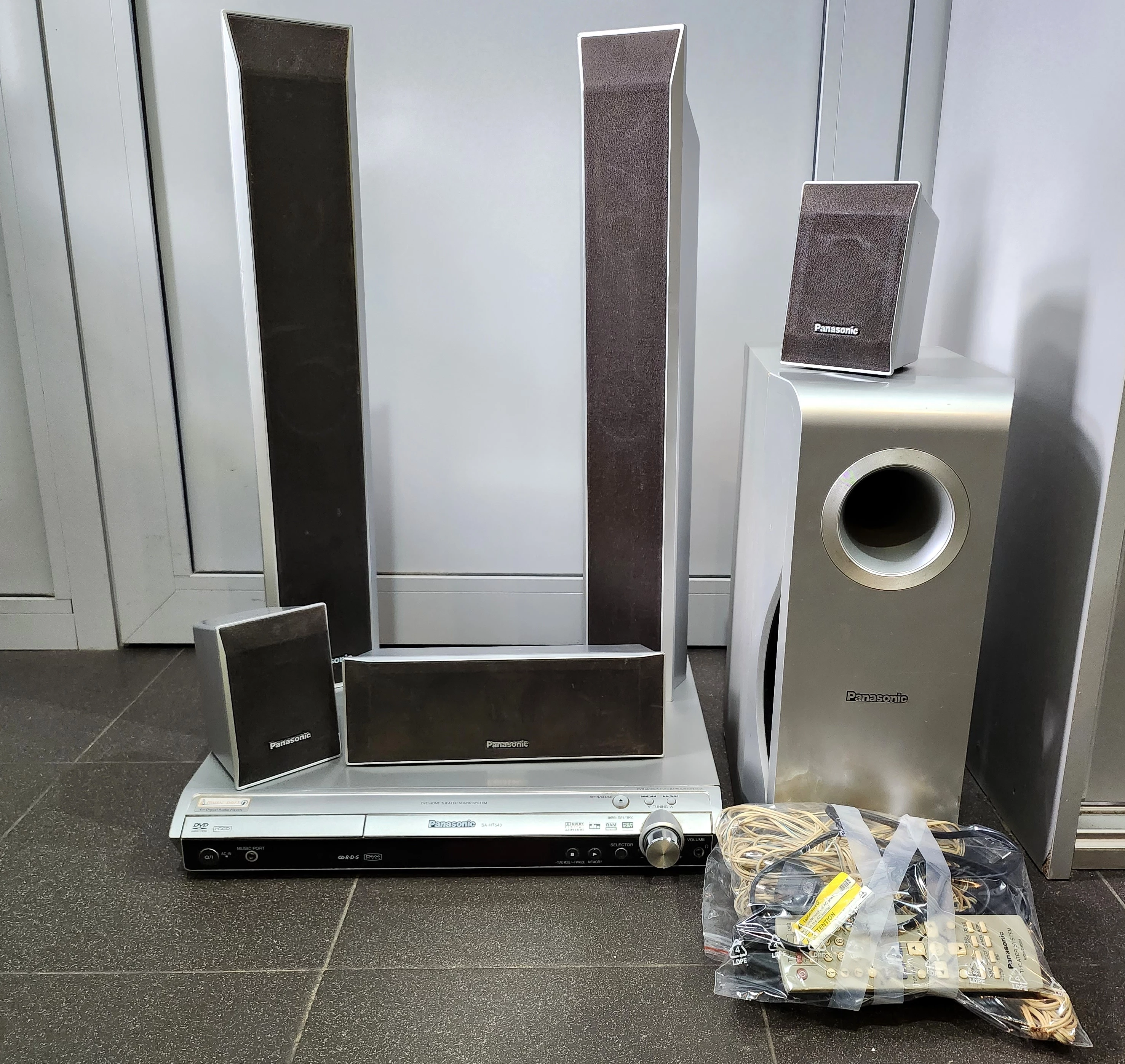 kino-domowe-panasonic-sa-ht540-bankowa-16e-police