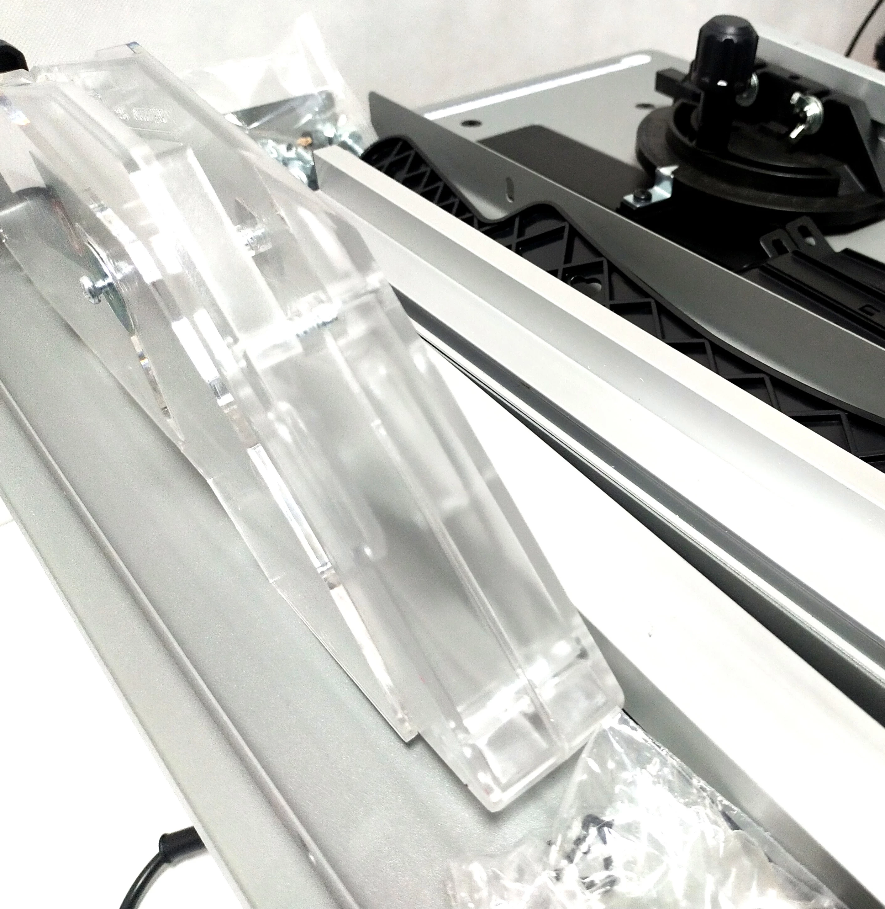 pila-stolowa-meec-tools-1500-w-30-mm-seria-008804