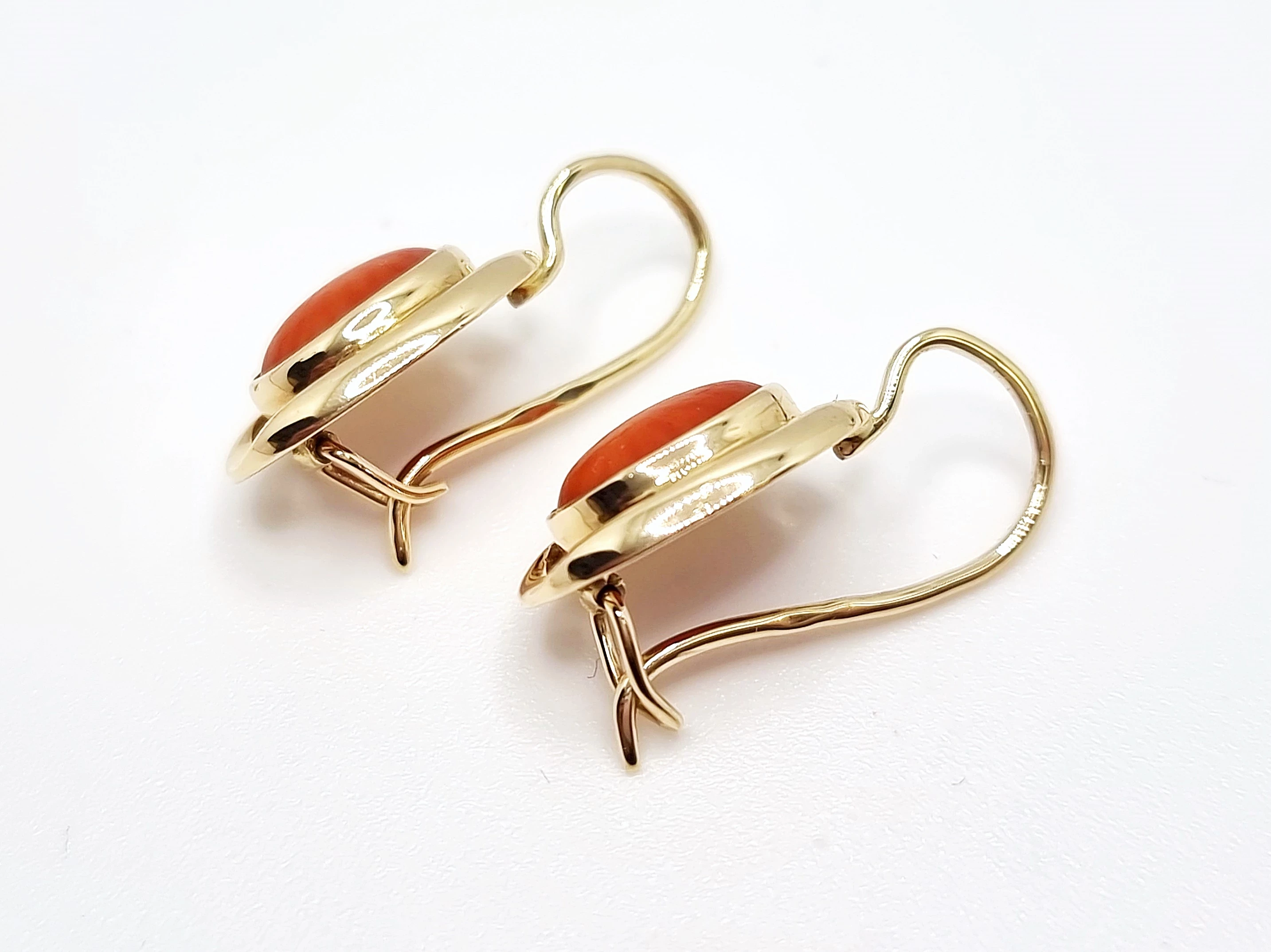 wiszace-zlote-kolczyki-z-koralem-585-14k-437g-kolor-dominujacy-zloty