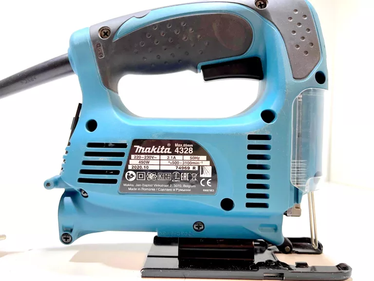 wyrzynarka-makita-4328-mocowanie-brzeszczotu-chwyt-typu-t