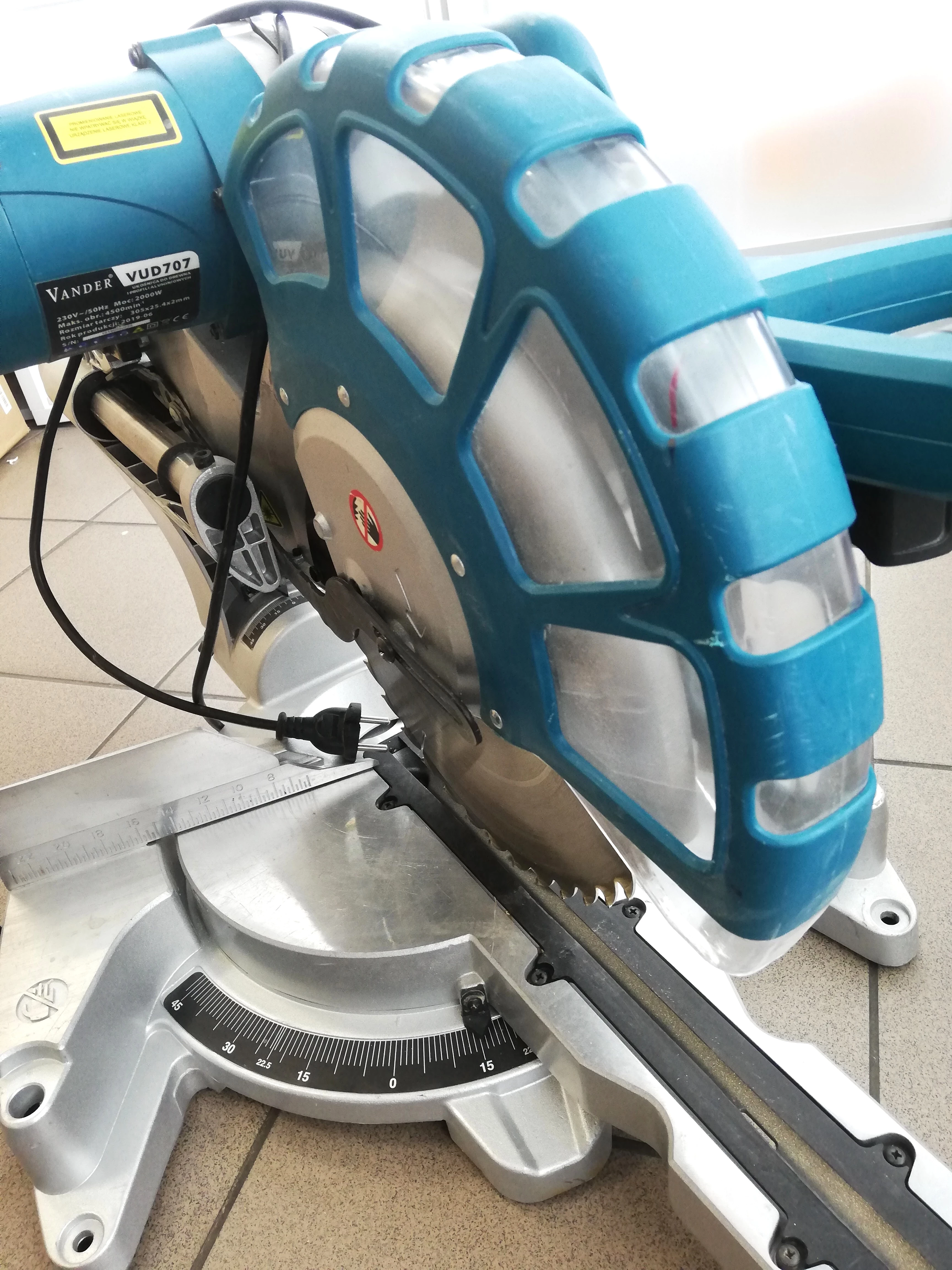 pila-ukosnica-vander-vud707-2000w-marka-vander