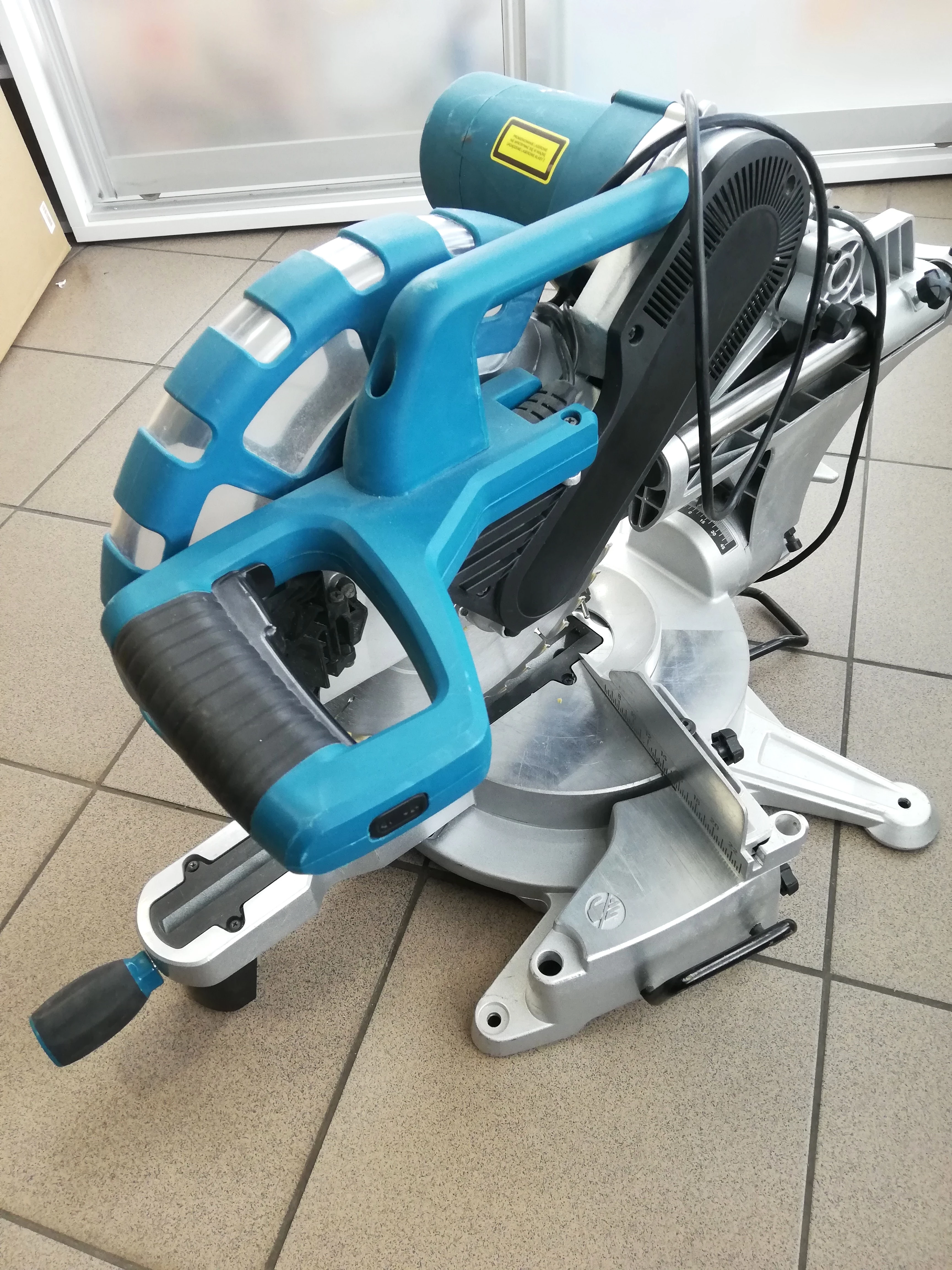 pila-ukosnica-vander-vud707-2000w-srednica-tarczy-305