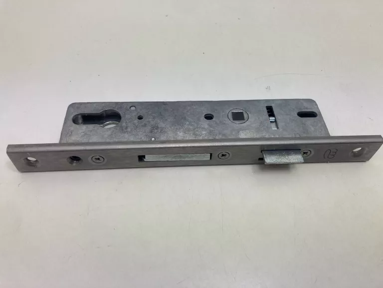 zamek-zapadkowy-zasuwowy-hubska-82-wroclaw