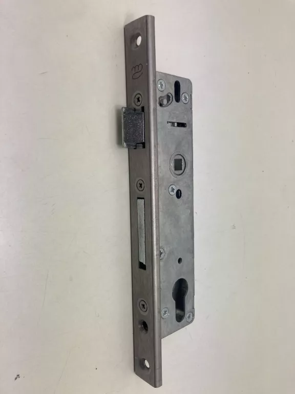 zamek-zapadkowy-zasuwowy-liczba-kluczy-w-zestawie-brak