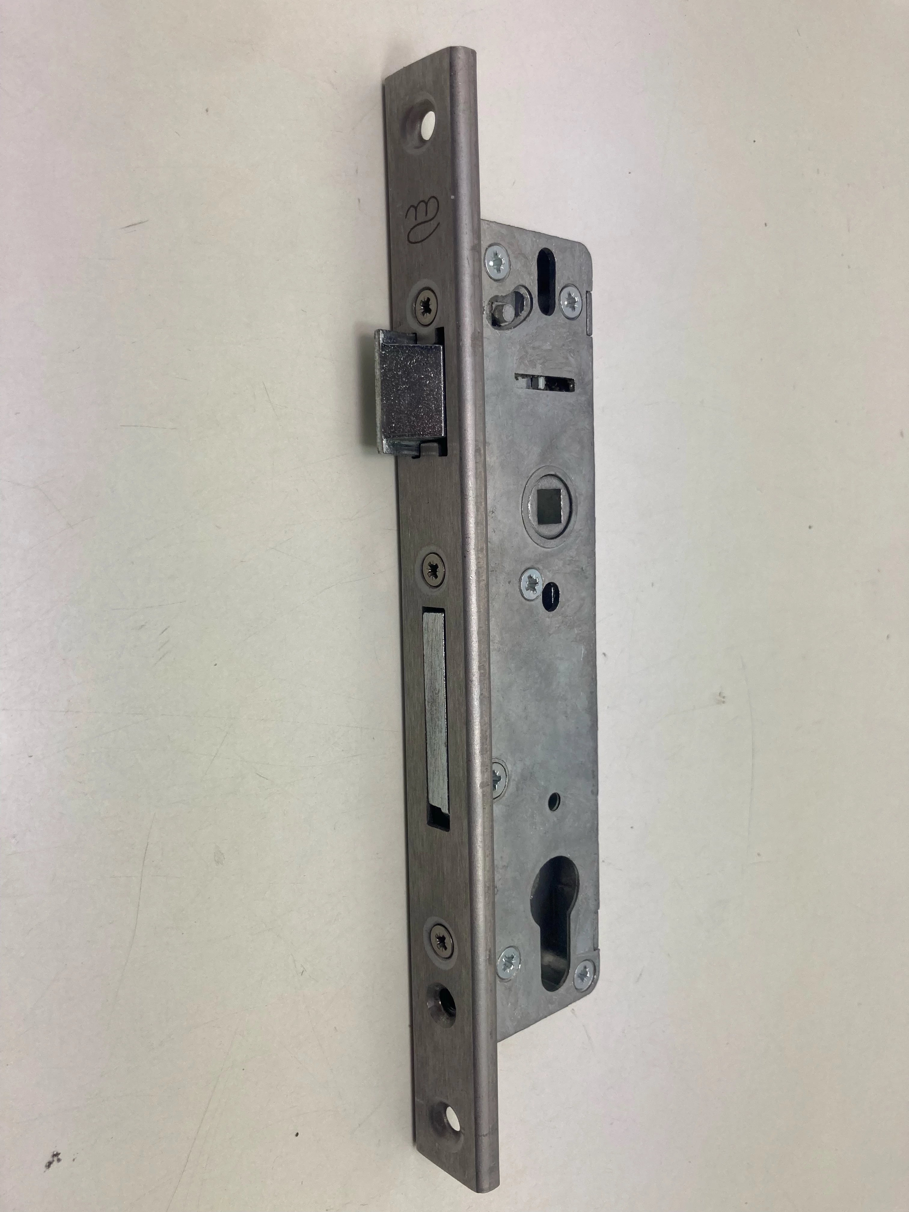 zamek-zapadkowy-zasuwowy-liczba-kluczy-w-zestawie-brak