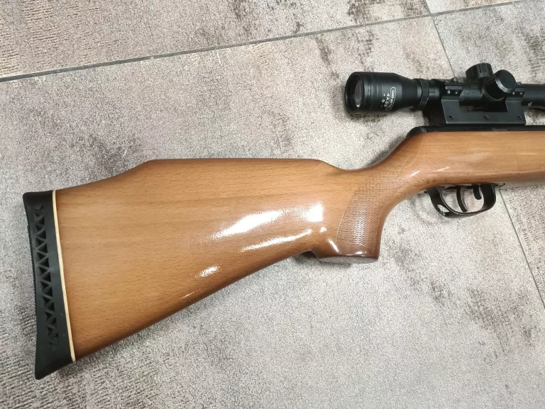 WIATRÓWKA CROSMAN SUMMIT 30040 (KAL. 4,5) +LUNETA