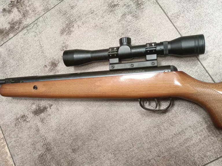 WIATRÓWKA CROSMAN SUMMIT 30040 (KAL. 4,5) +LUNETA