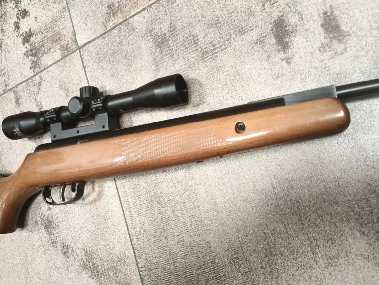 WIATRÓWKA CROSMAN SUMMIT 30040 (KAL. 4,5) +LUNETA