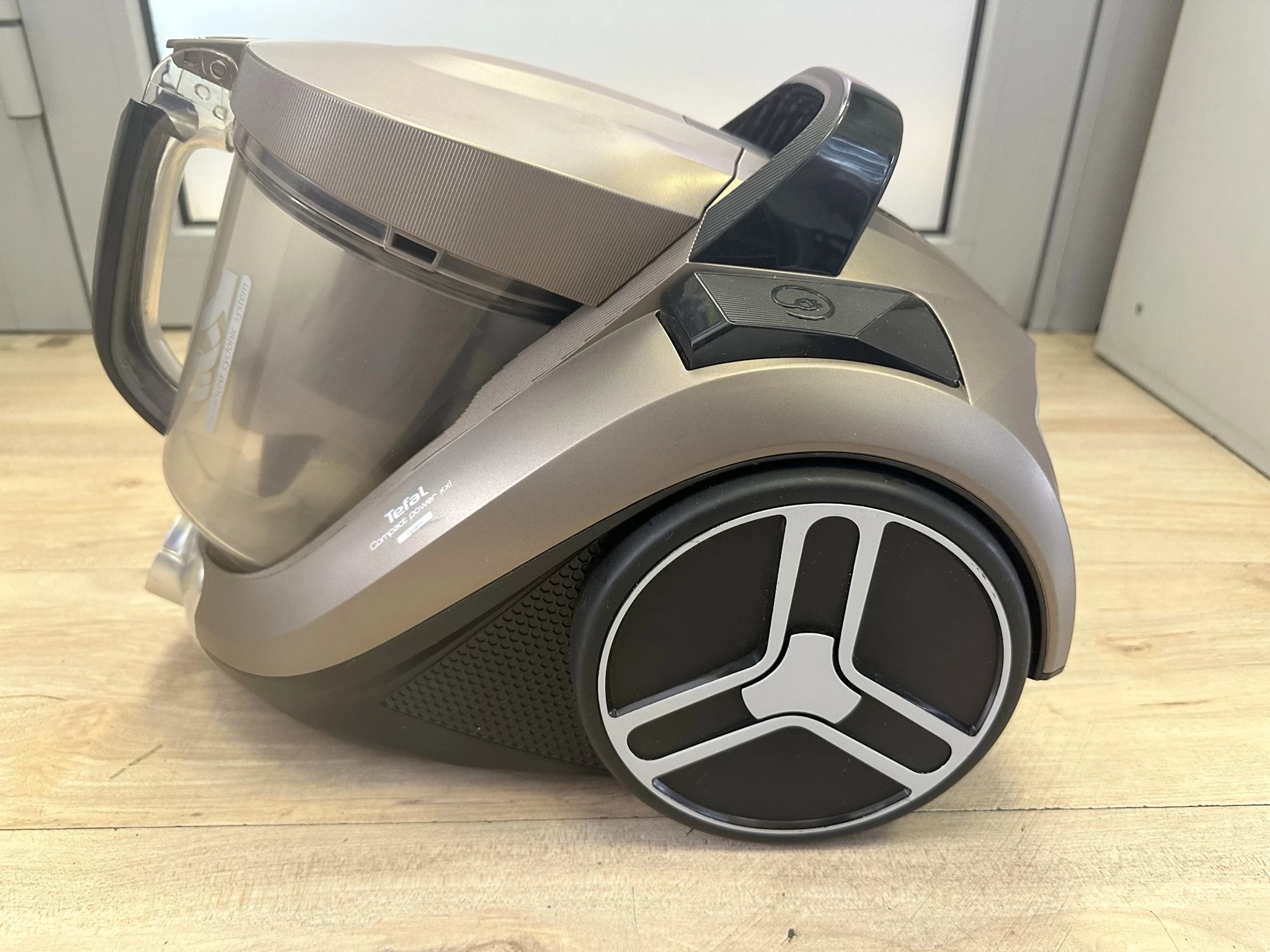 odkurzacz-bezworkowy-tefal-compact-power-xxl-moc-550