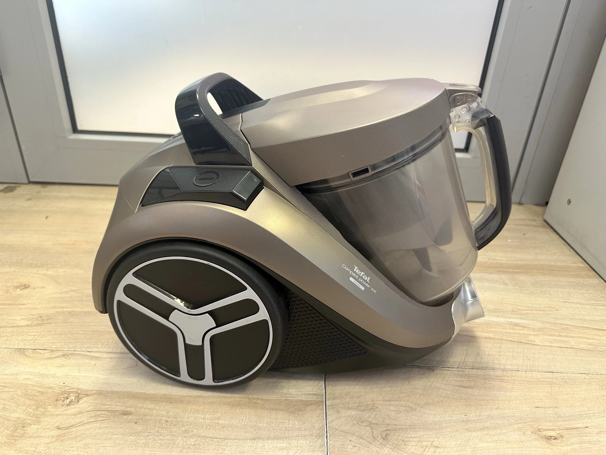 odkurzacz-bezworkowy-tefal-compact-power-xxl-kolor-dominujacy-czarny