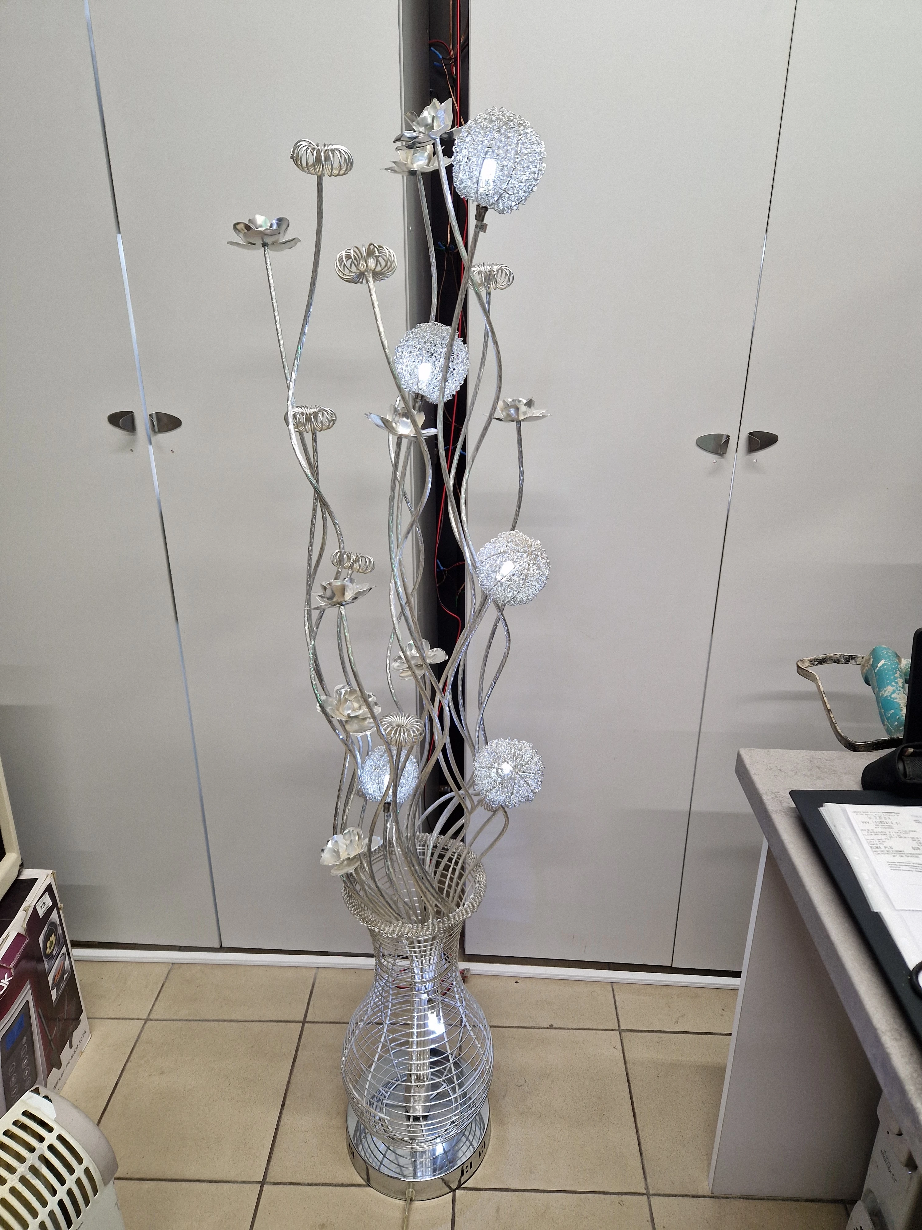 lampa-z-drutow-podlogowa-kwiaty-kolekcja-ziggy