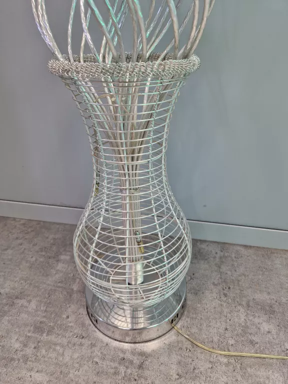 lampa-z-drutow-podlogowa-kwiaty-kolor-bialy