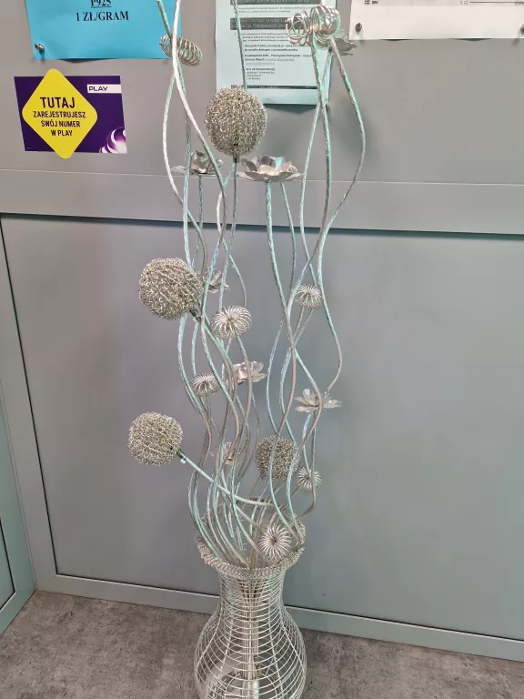 lampa-z-drutow-podlogowa-kwiaty-stan-uzywany